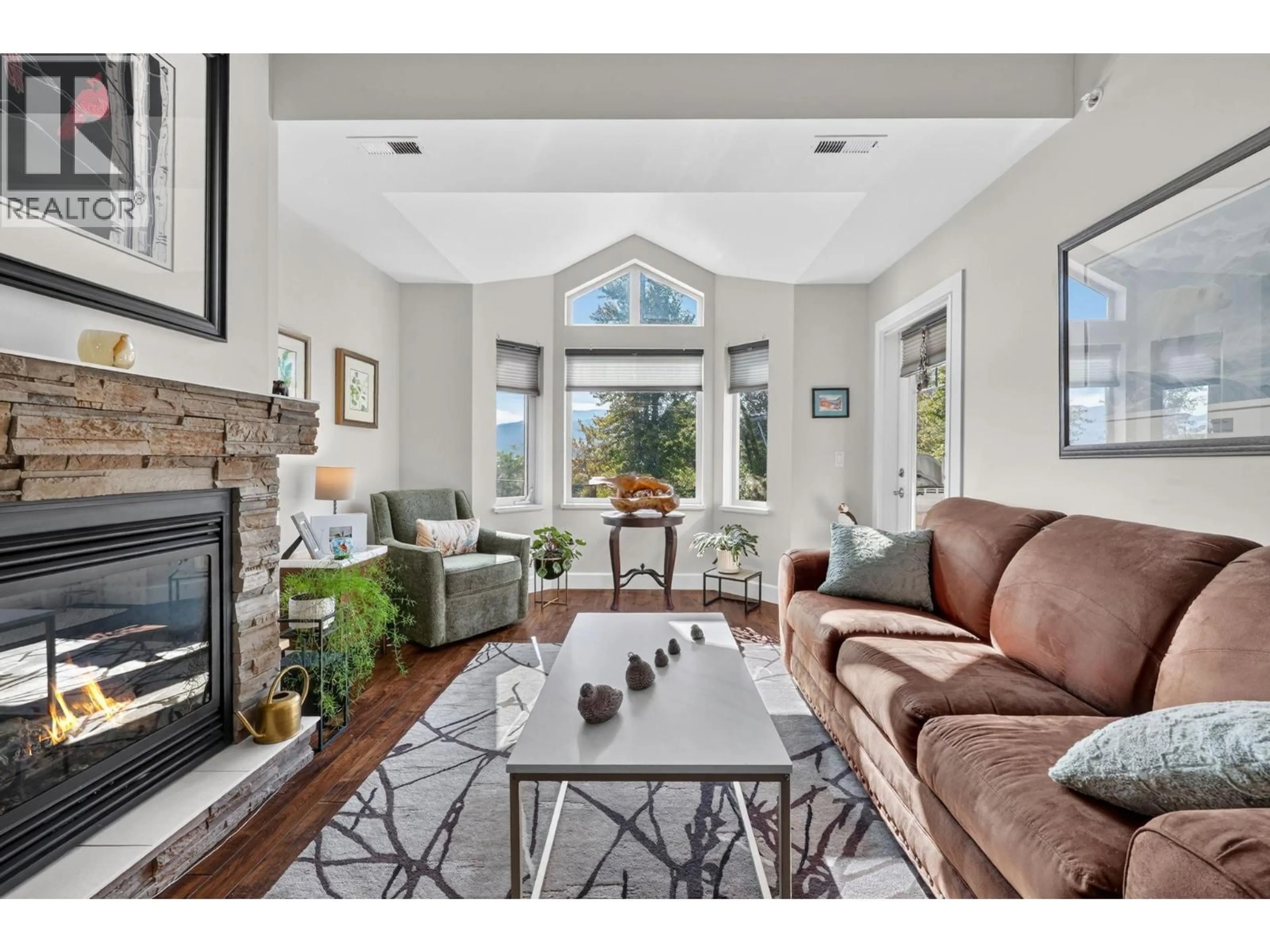 Living room with furniture, unknown for 327 - 3996 BEACH AVENUE, Peachland British Columbia V0H1X5