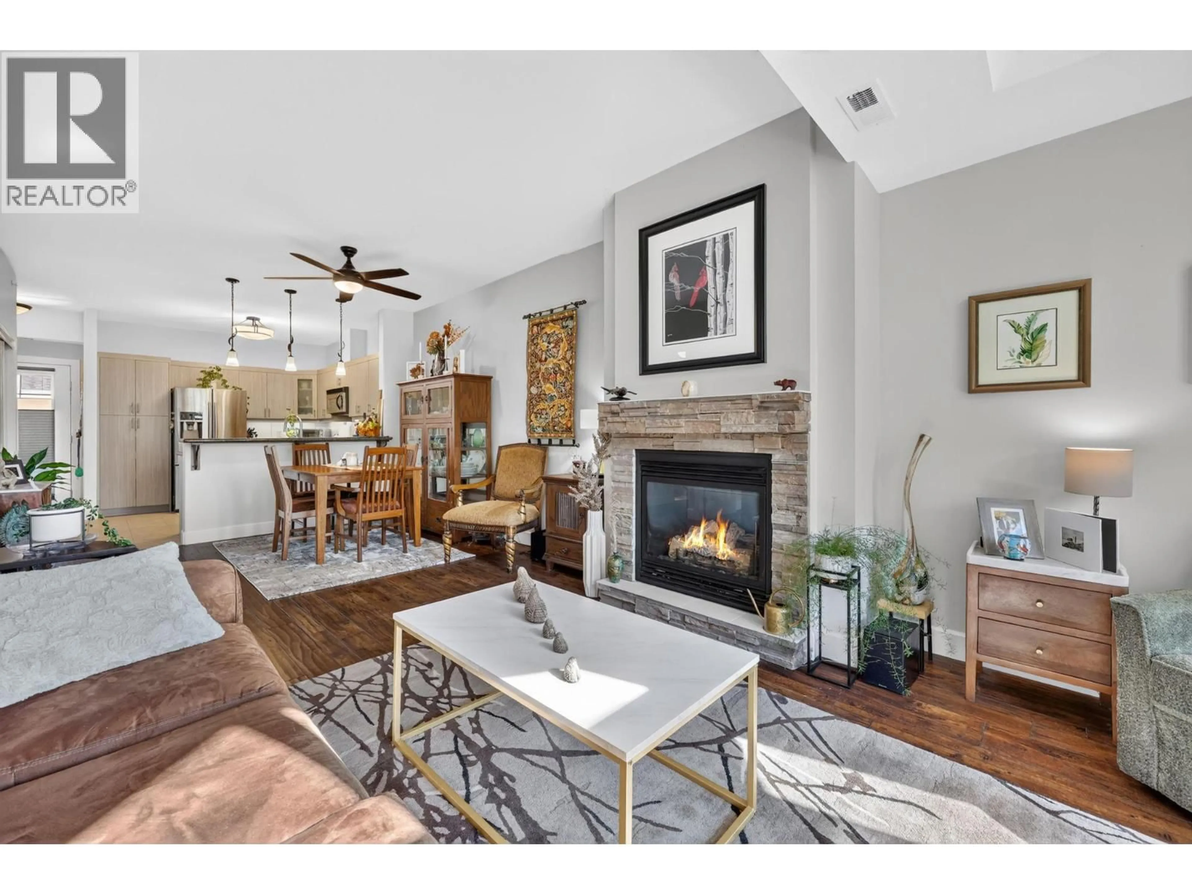 Living room with furniture, unknown for 327 - 3996 BEACH AVENUE, Peachland British Columbia V0H1X5
