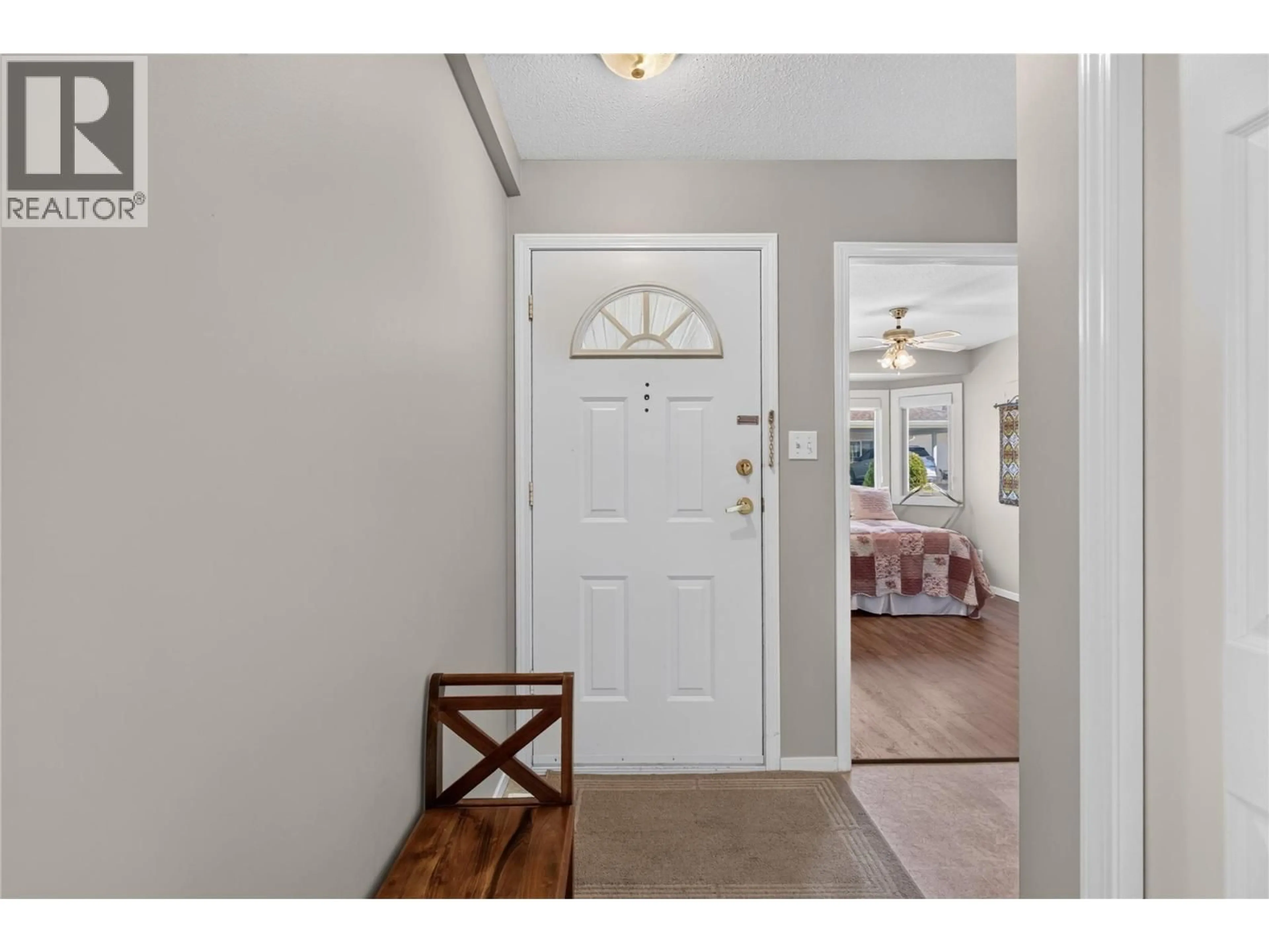 Indoor entryway for 3 - 2200 40 AVENUE, Vernon British Columbia V1T8Z9
