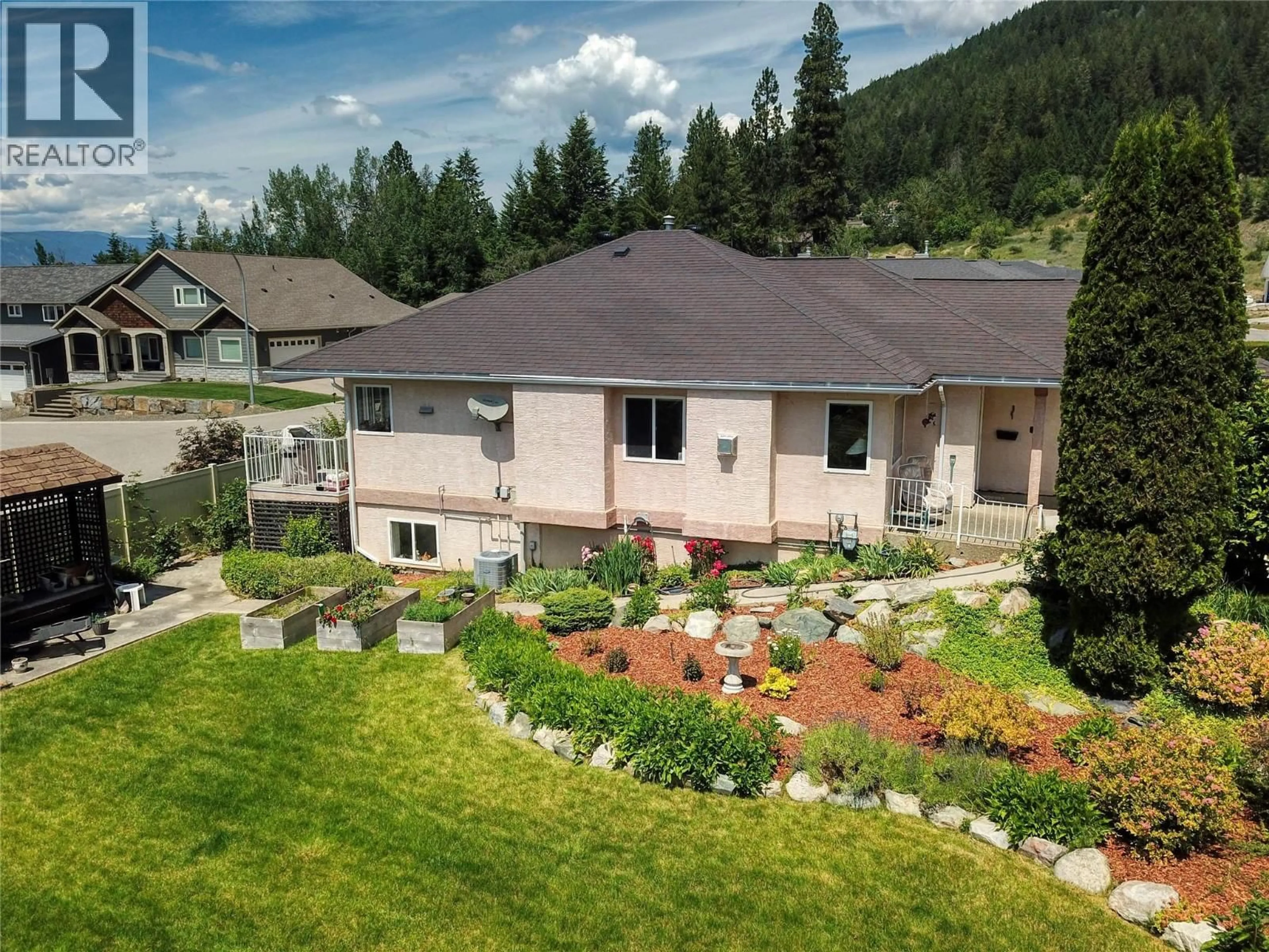 A pic from outside/outdoor area/front of a property/back of a property/a pic from drone, mountain view for 7 - 420 20TH N AVENUE, Creston British Columbia V0B1G5