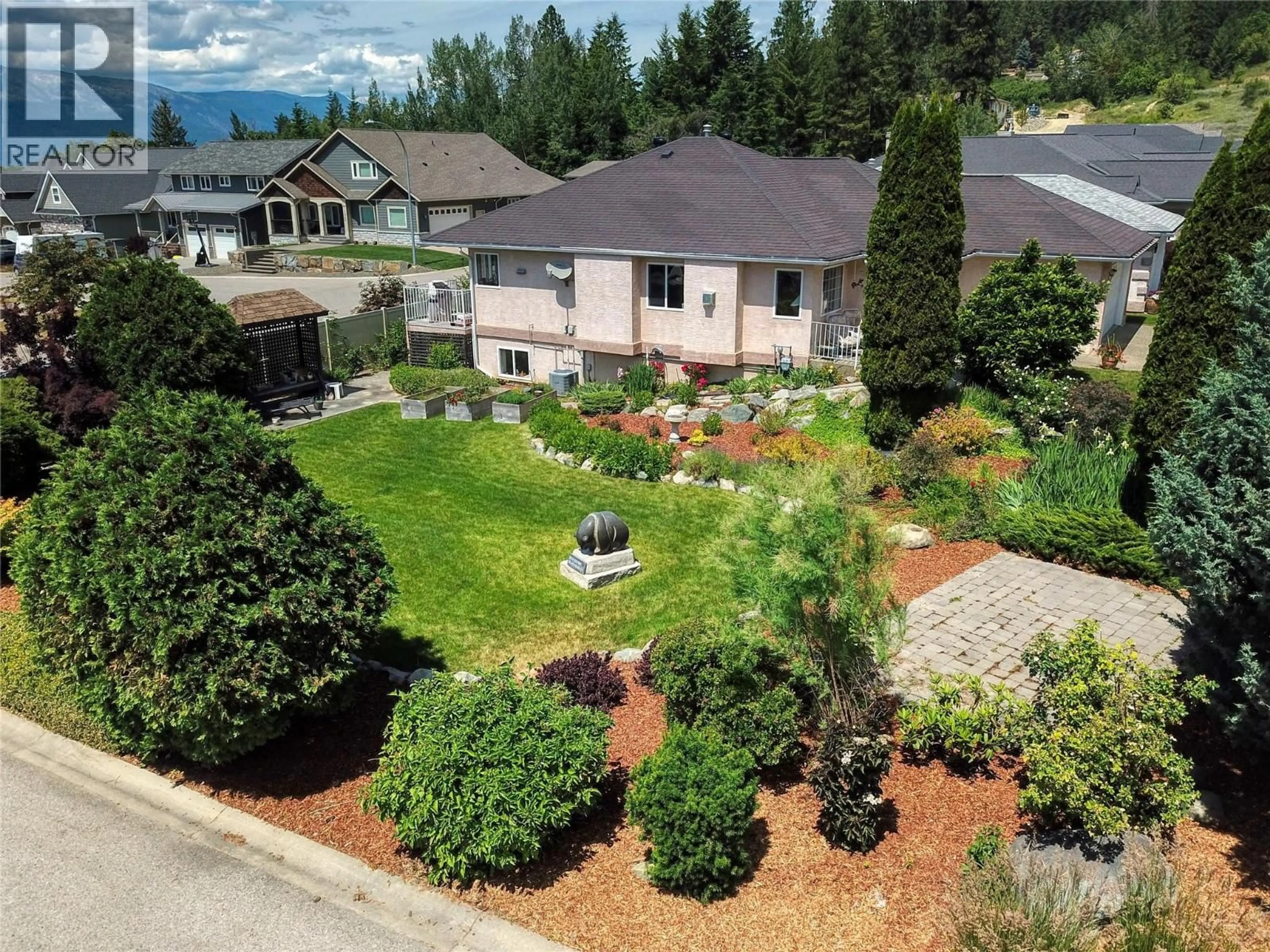 A pic from outside/outdoor area/front of a property/back of a property/a pic from drone, mountain view for 7 - 420 20TH N AVENUE, Creston British Columbia V0B1G5