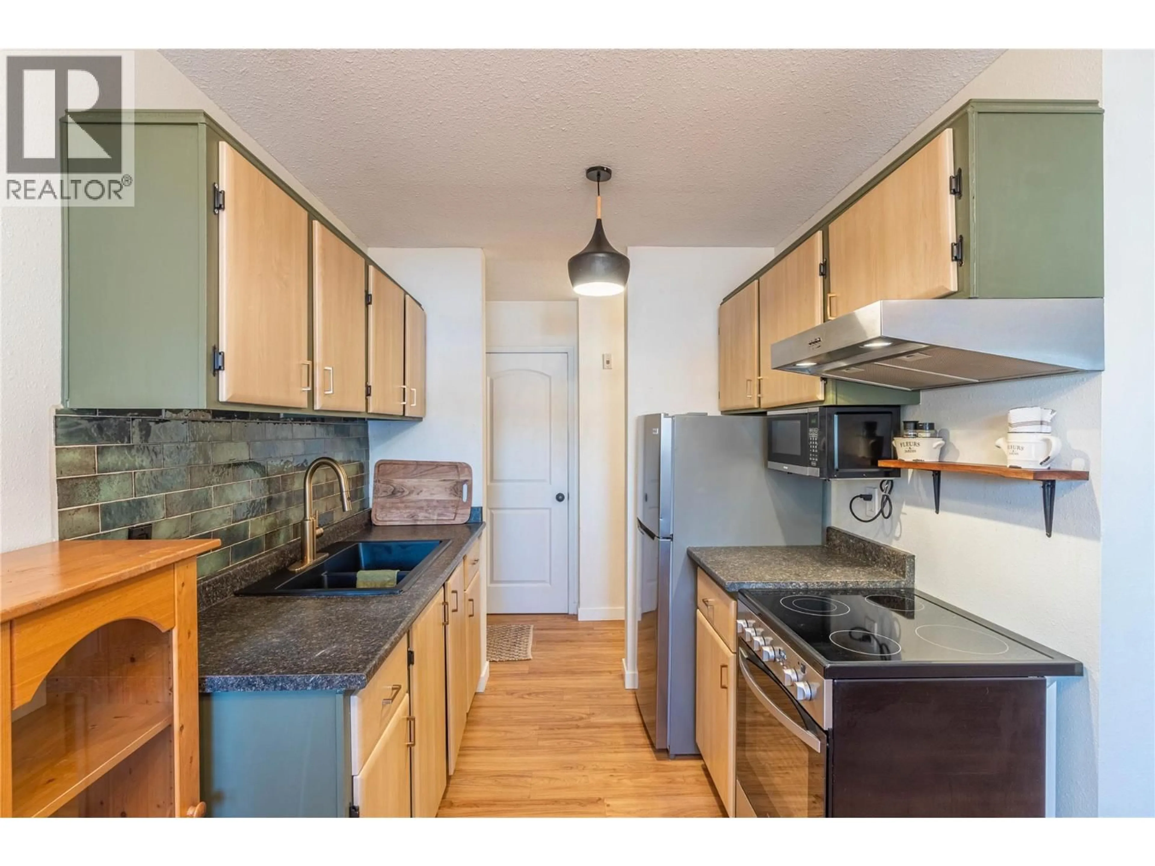Standard kitchen, wood/laminate floor for 106 - 555 DALGLEISH DRIVE, Kamloops British Columbia V2C6C7