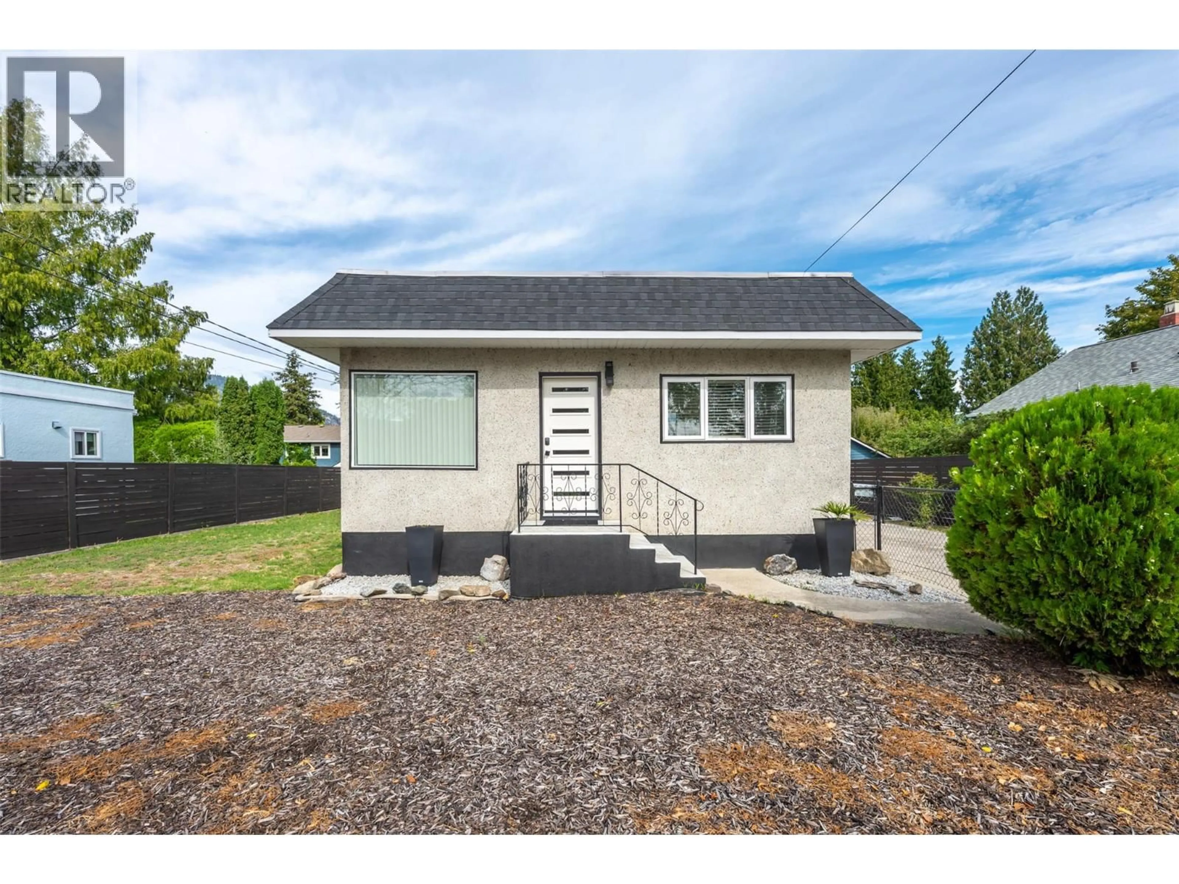Home with vinyl exterior material, street for 637 ALEXANDER AVENUE, Penticton British Columbia V2A1E6