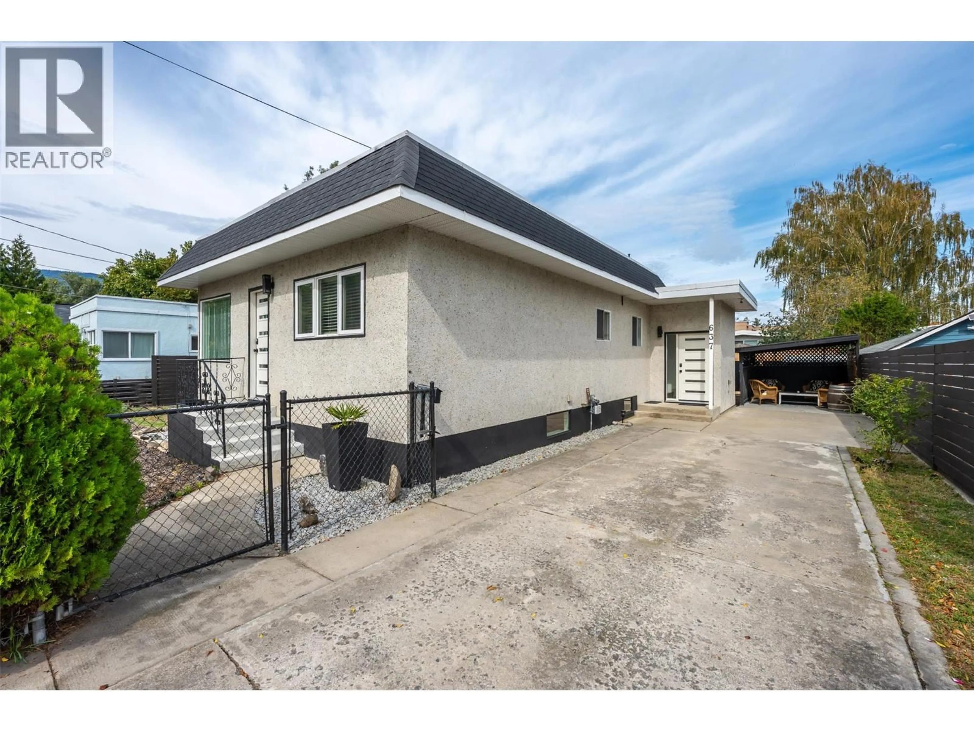 A pic from outside/outdoor area/front of a property/back of a property/a pic from drone, street for 637 ALEXANDER AVENUE, Penticton British Columbia V2A1E6