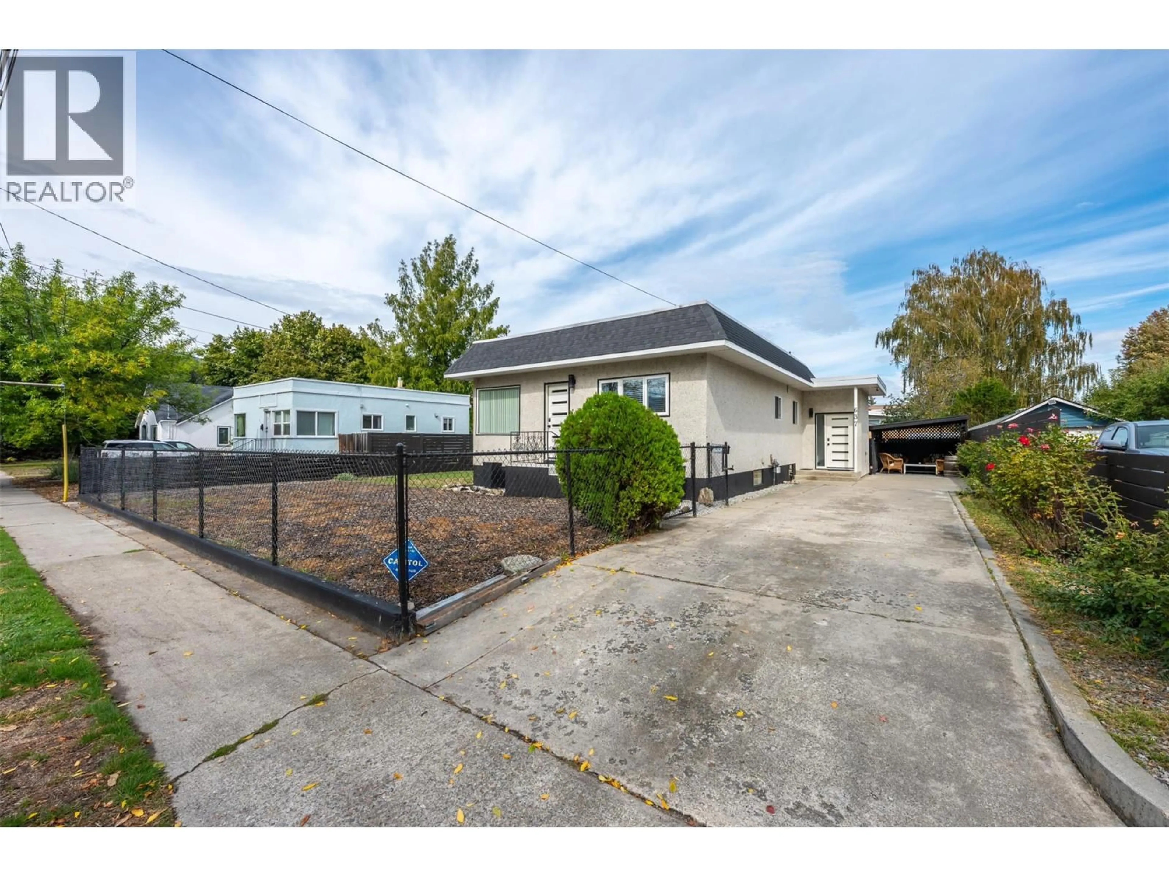 A pic from outside/outdoor area/front of a property/back of a property/a pic from drone, street for 637 ALEXANDER AVENUE, Penticton British Columbia V2A1E6
