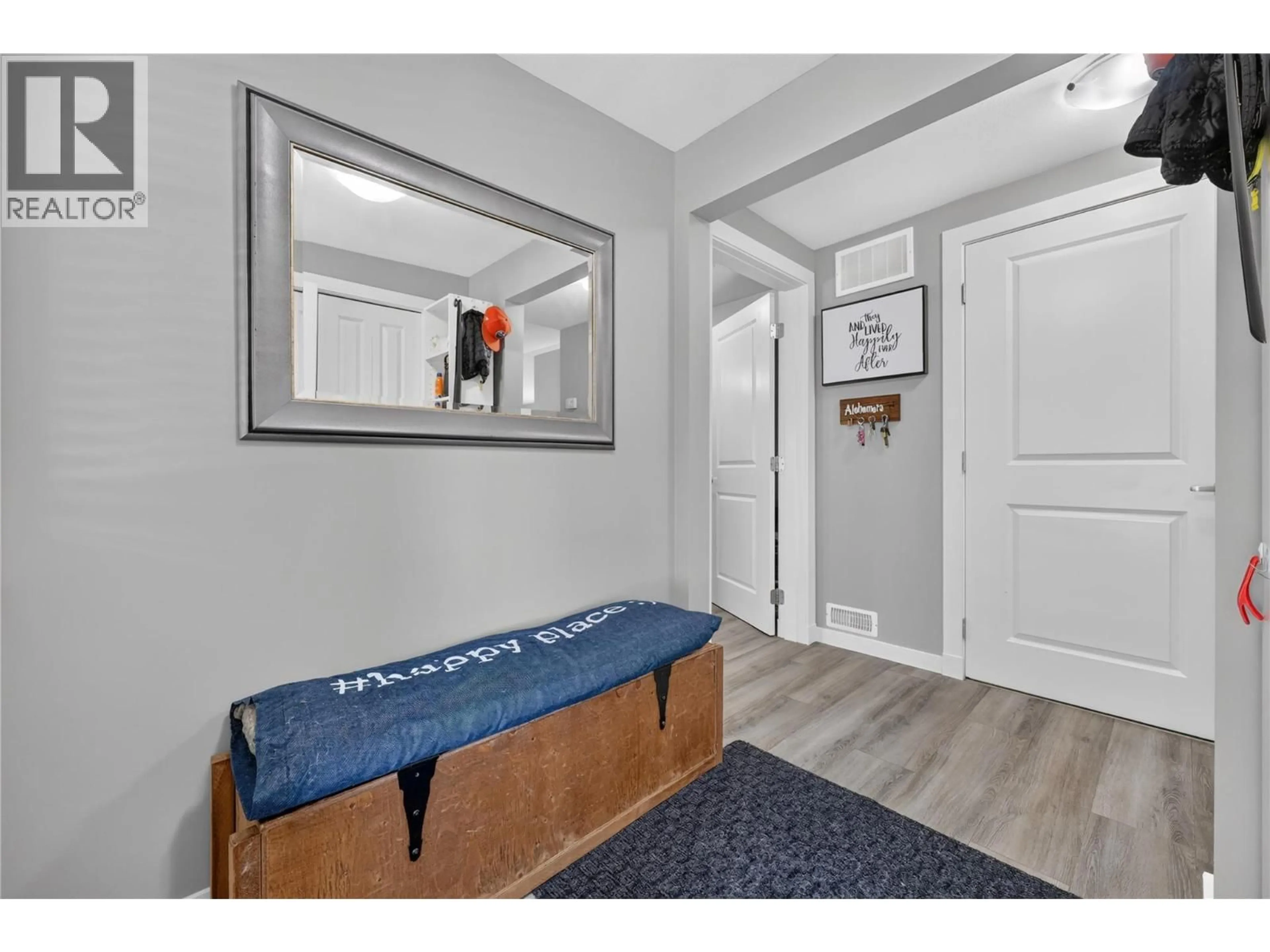 Indoor entryway for 36 - 3381 VILLAGE GREEN WAY, West Kelowna British Columbia V4T1L2