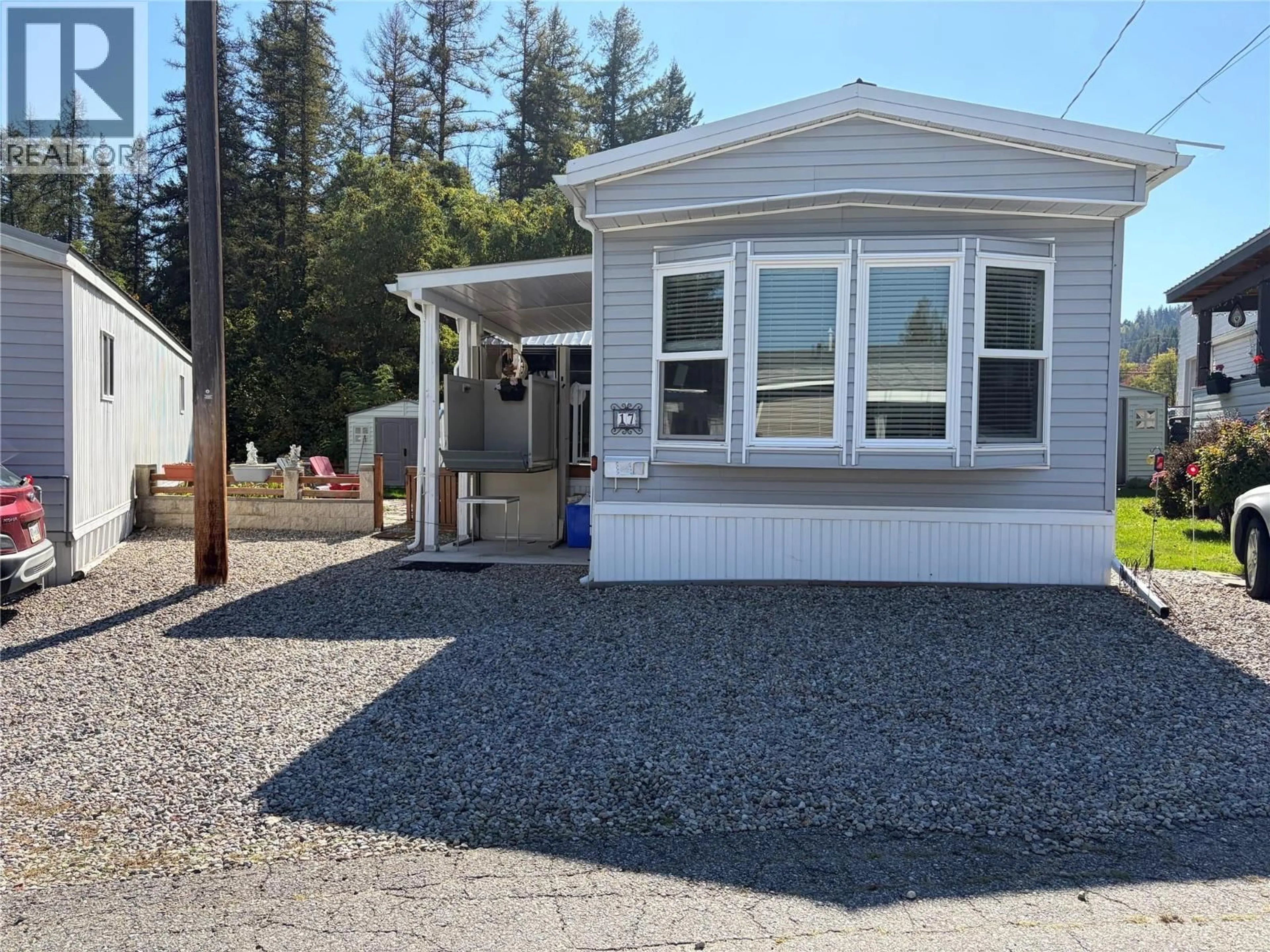 Home with vinyl exterior material, street for 17 - 1601 COLUMBIA AVENUE, Castlegar British Columbia V1N1J1