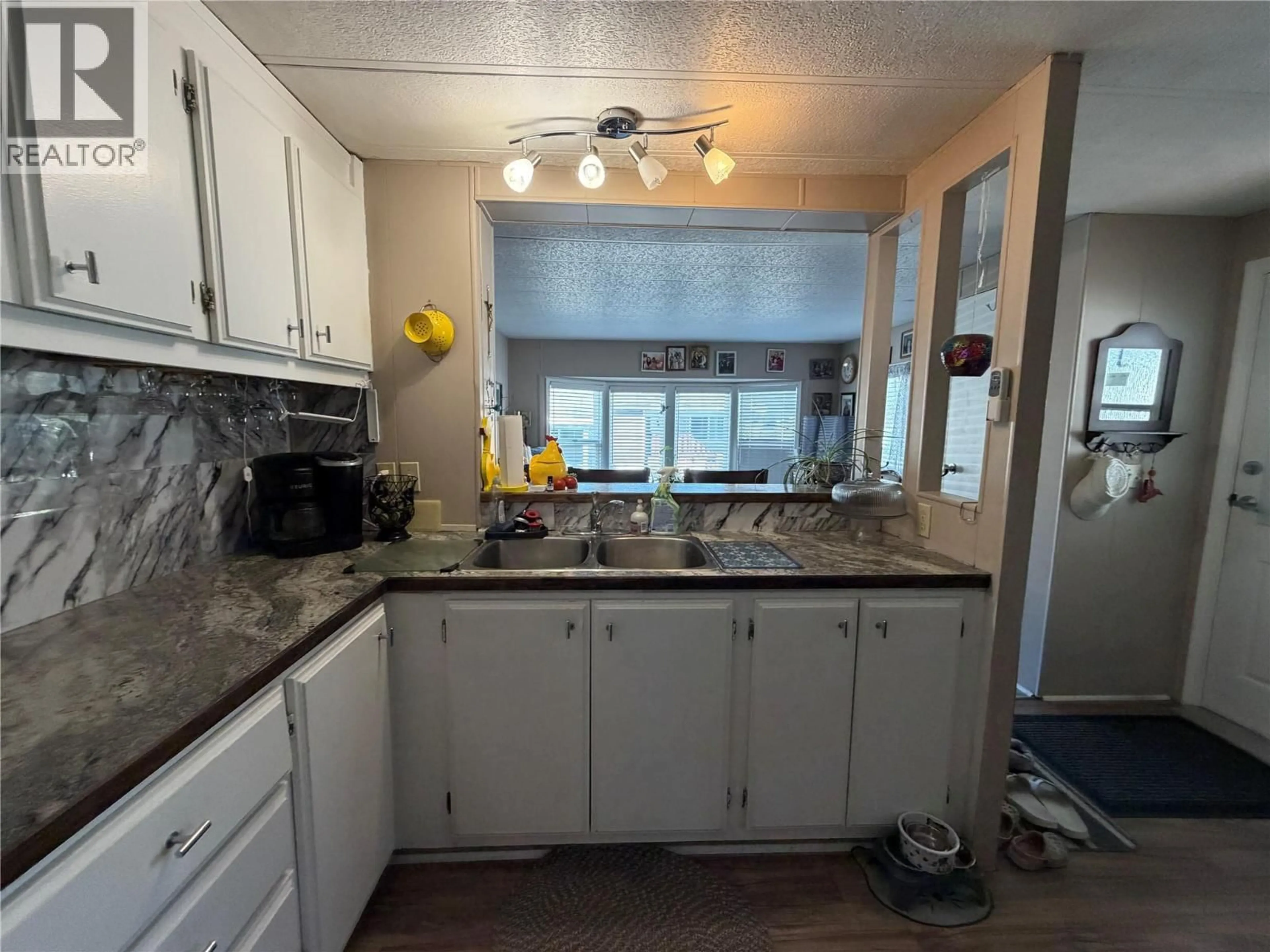 Standard kitchen, unknown for 17 - 1601 COLUMBIA AVENUE, Castlegar British Columbia V1N1J1