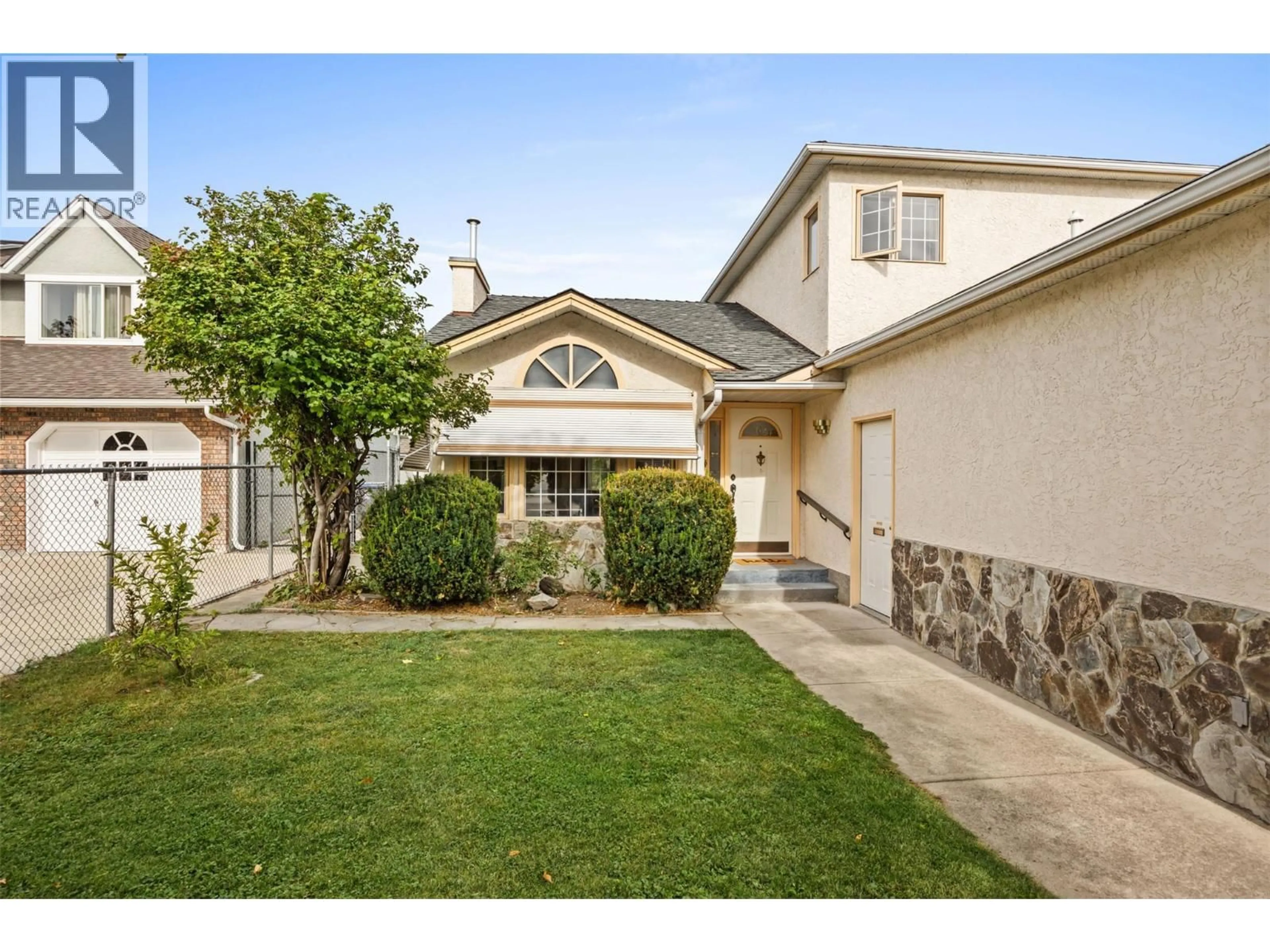 Home with vinyl exterior material, street for 632 SOUTHWIND DRIVE, Kelowna British Columbia V1W3G1