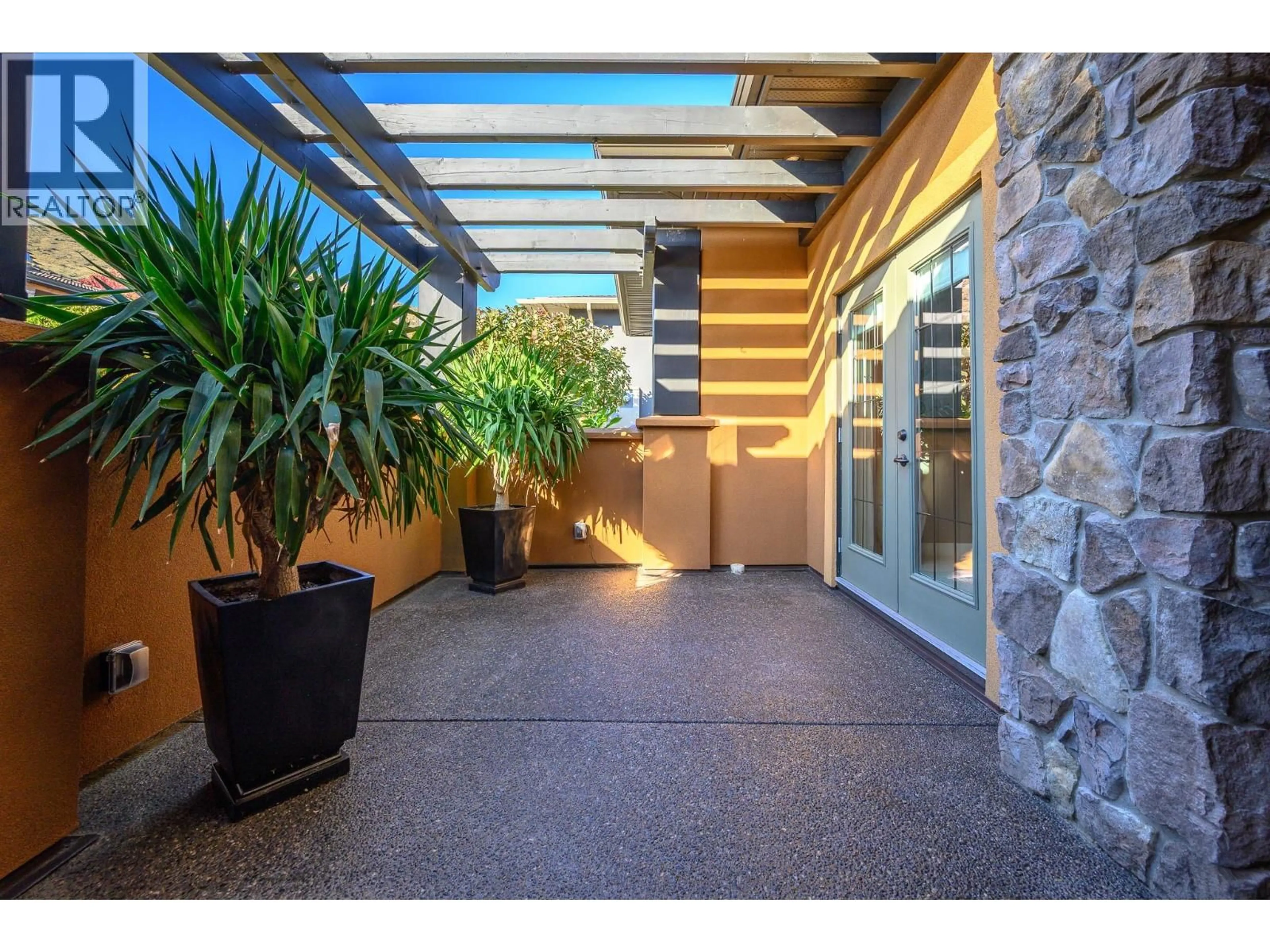 Indoor foyer for 328 CORDON PLACE, Vernon British Columbia V1H1Z9
