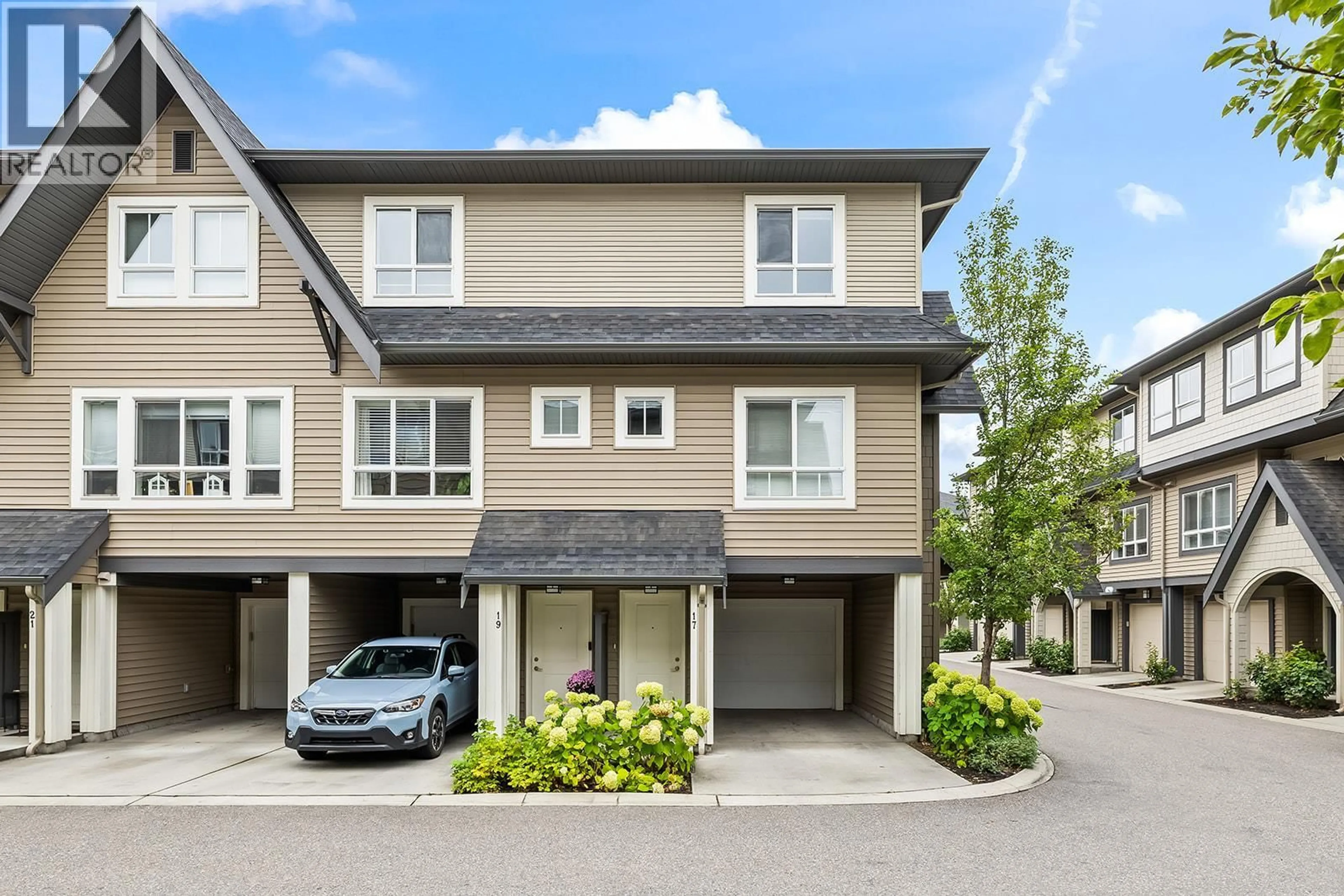 Home with vinyl exterior material, street for 17 - 680 OLD MEADOWS ROAD, Kelowna British Columbia V1W5L4
