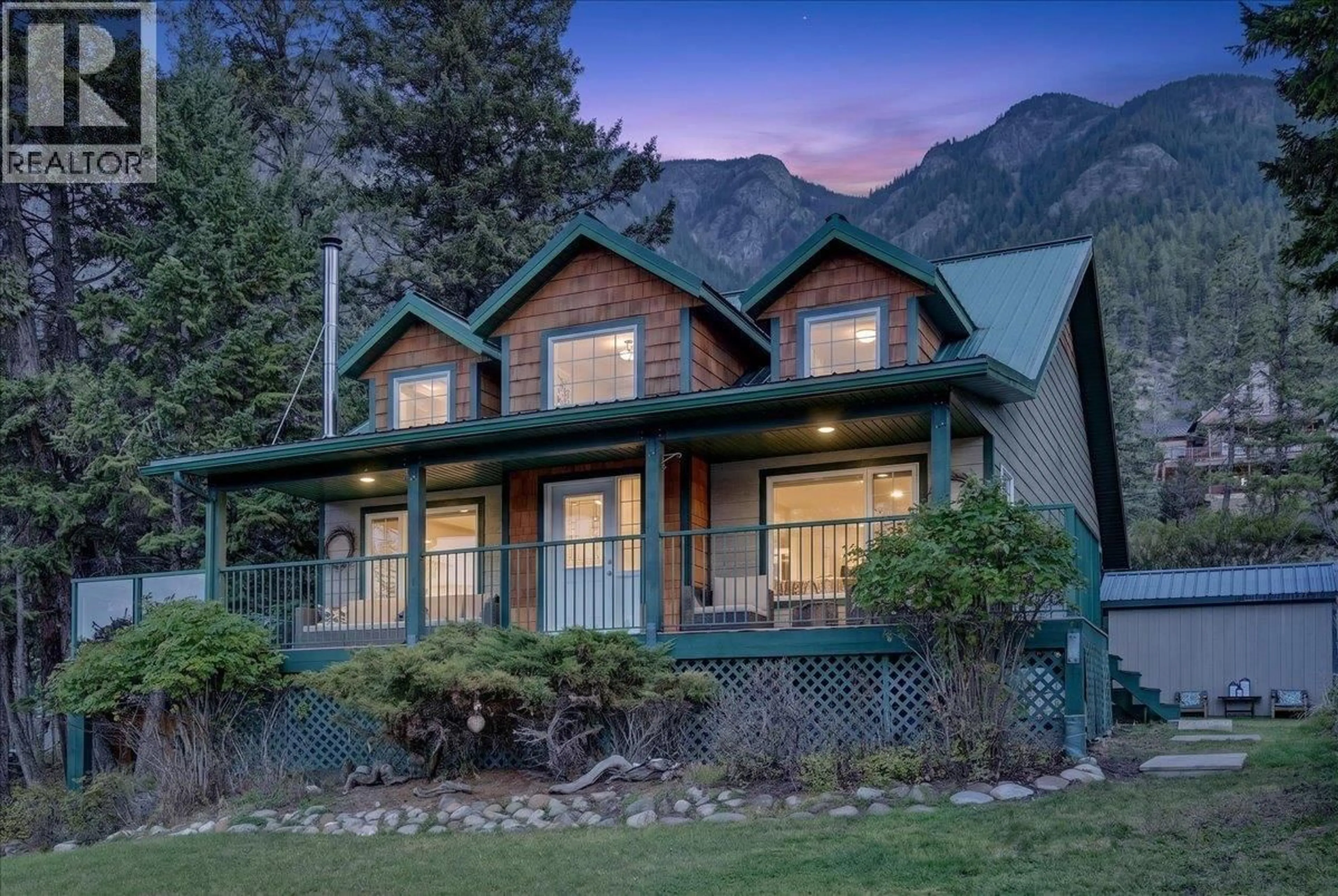 Home with vinyl exterior material, mountain view for 8427 GRAINGER ROAD, Canal Flats British Columbia V0B1B0