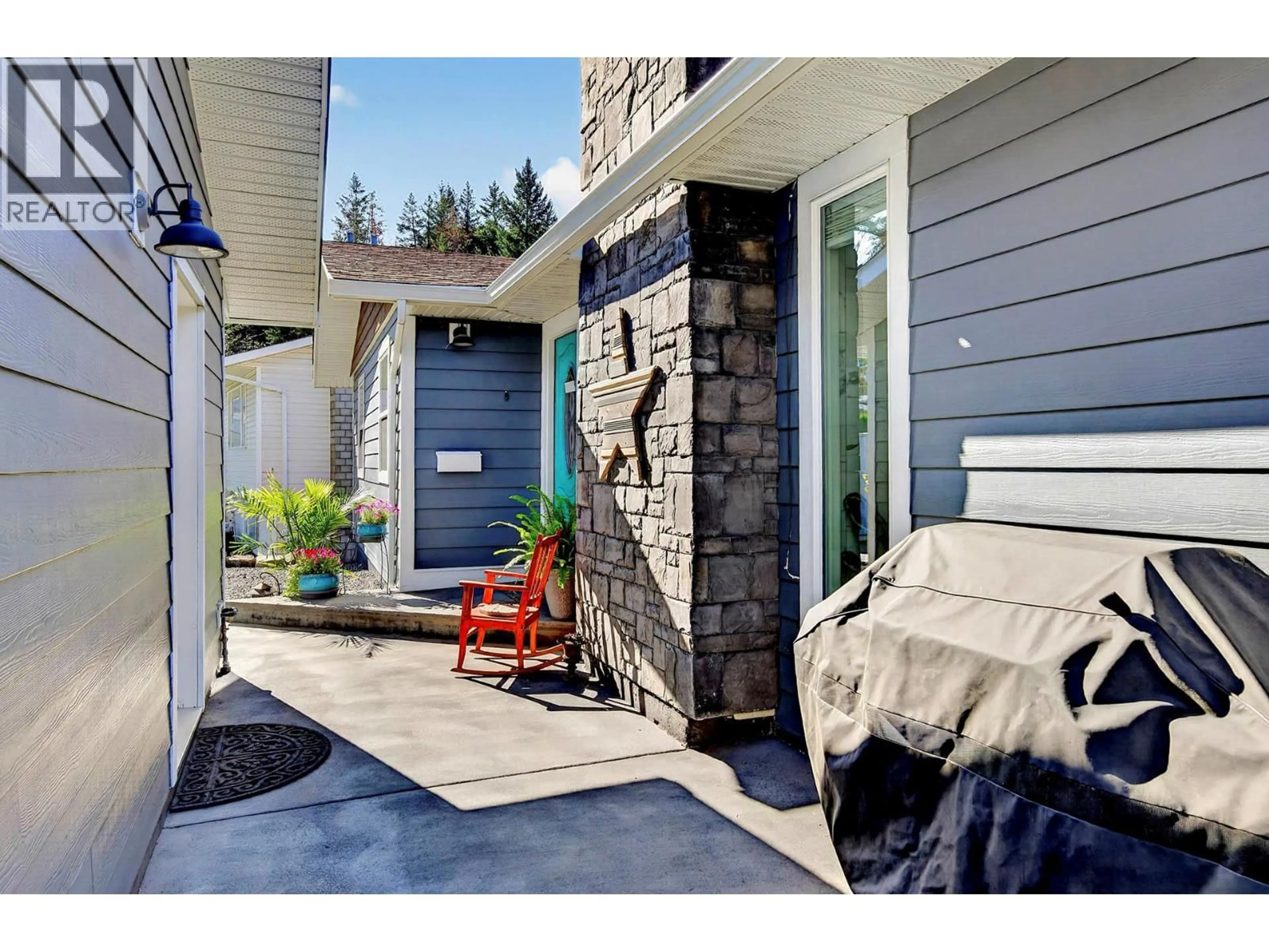 Indoor entryway for 313 MARY PLACE, Kamloops British Columbia V2C4Y5