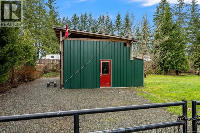 5733 ISLAND HIGHWAY NORTH, Courtenay 5