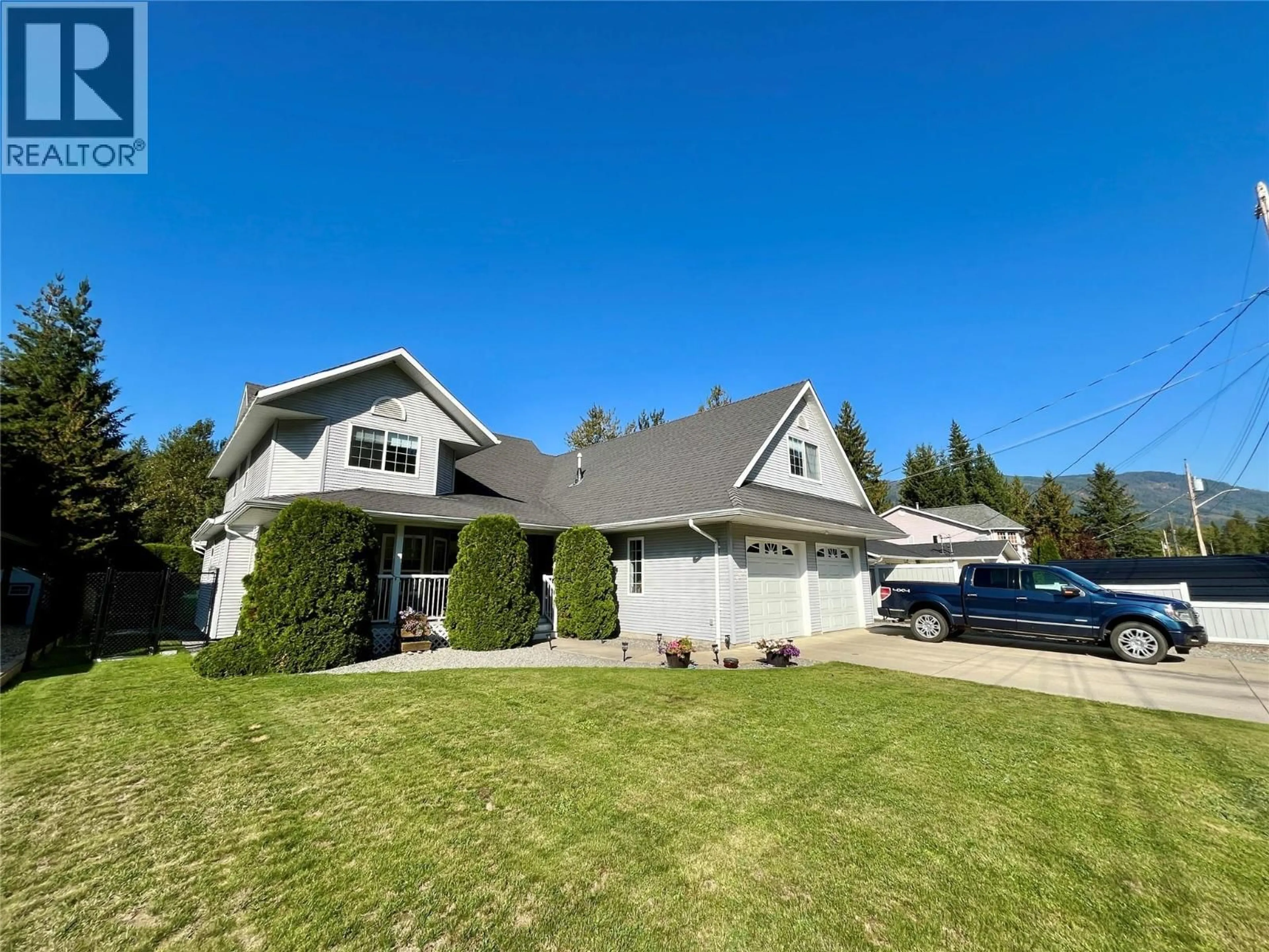Home with vinyl exterior material, street for 358 OAK AVENUE, Sicamous British Columbia V0E2V1