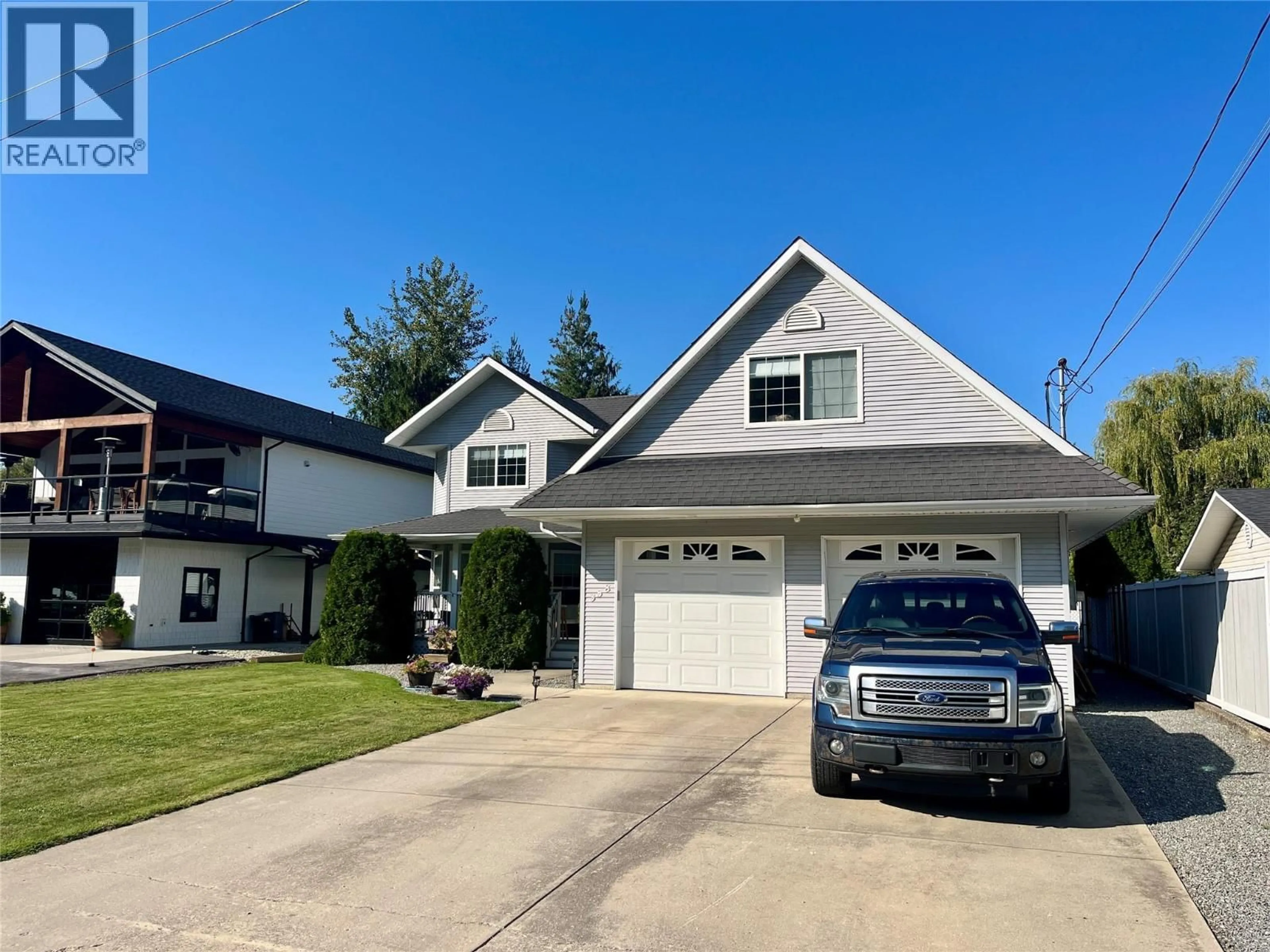 Home with vinyl exterior material, street for 358 OAK AVENUE, Sicamous British Columbia V0E2V1