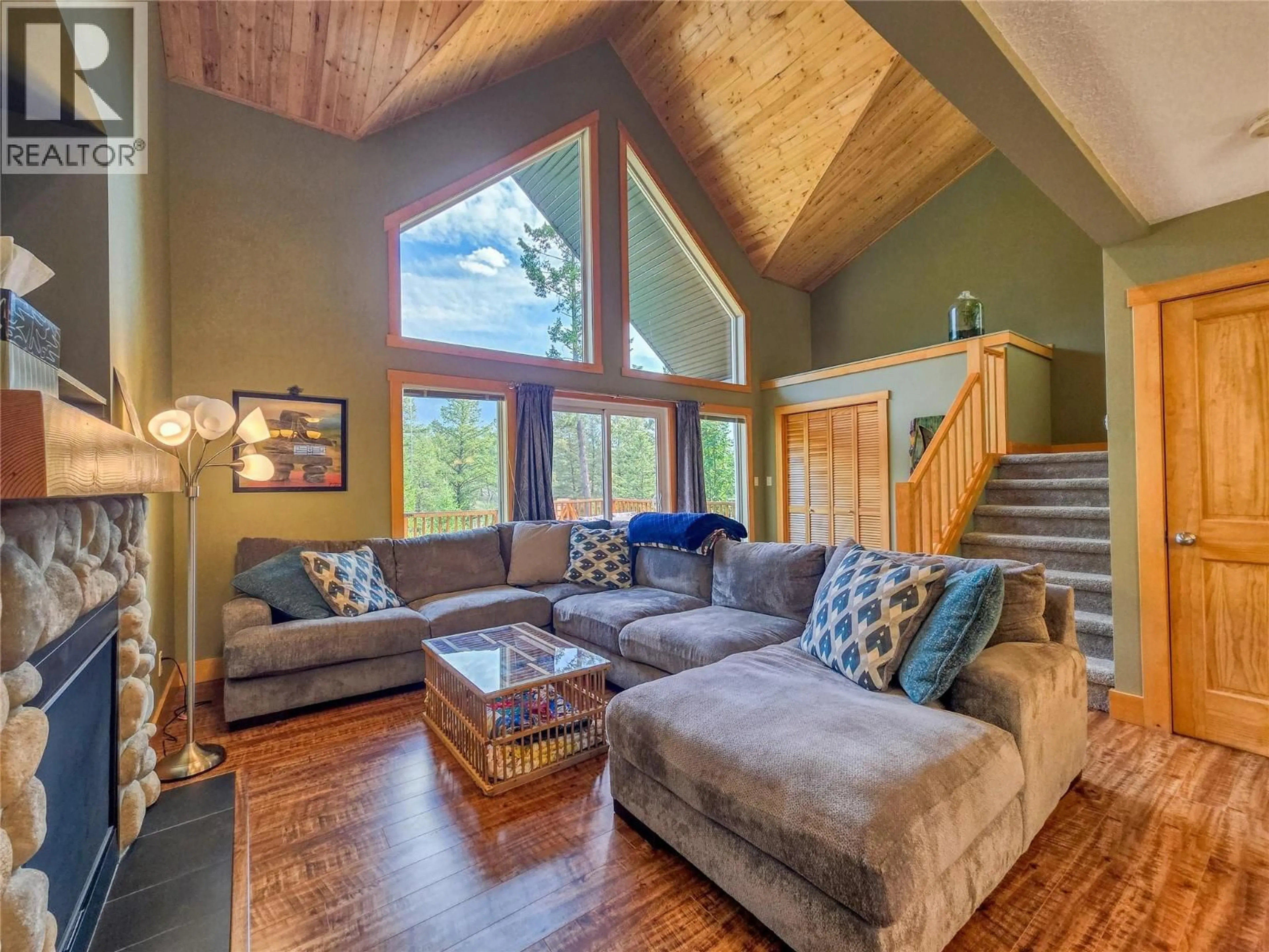 Living room with furniture, unknown for 81 - 4868 RIVERVIEW DRIVE, Edgewater British Columbia V0A1E0