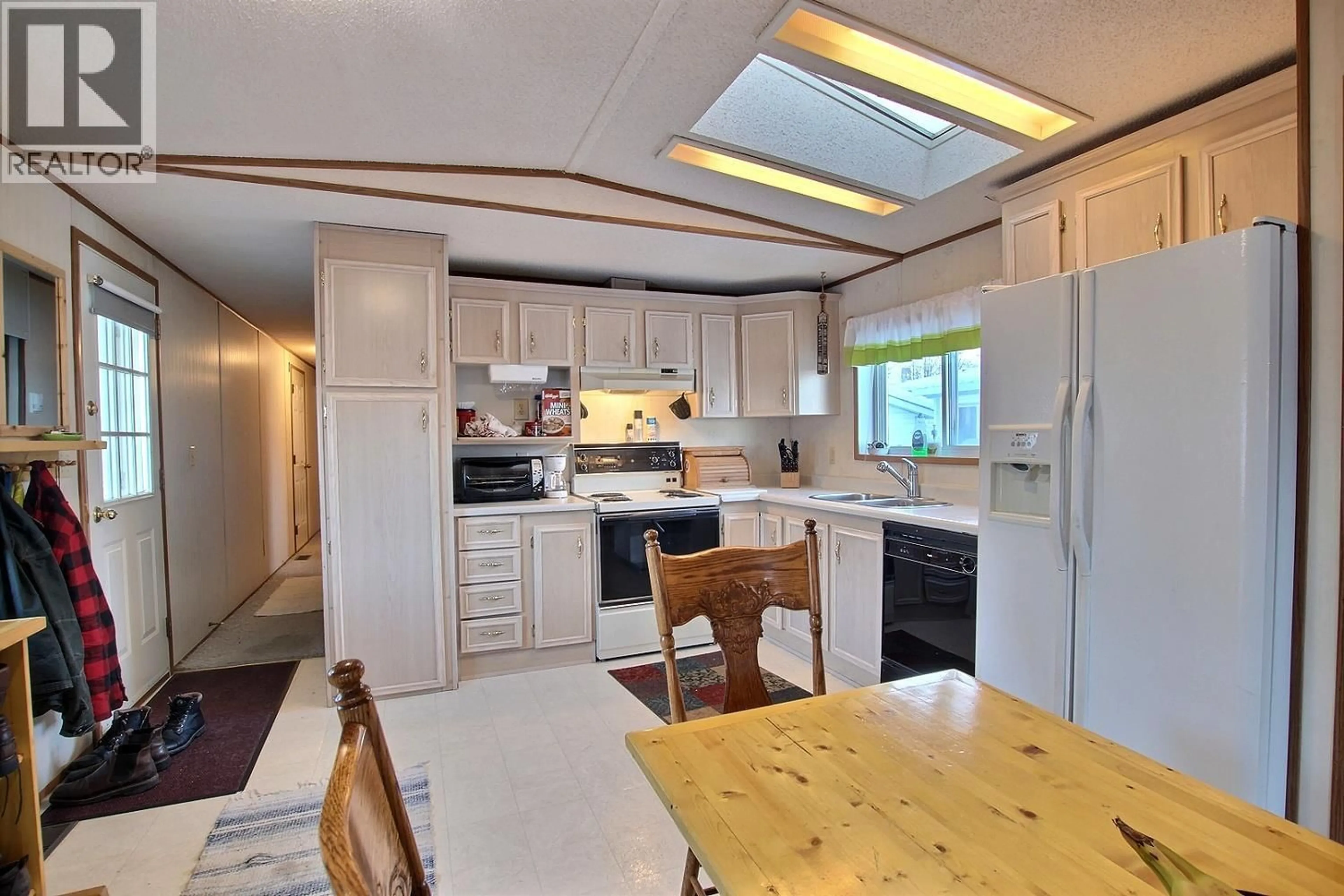 Standard kitchen, unknown for 89 - 1555 HOWE ROAD, Kamloops British Columbia V1S1Y4