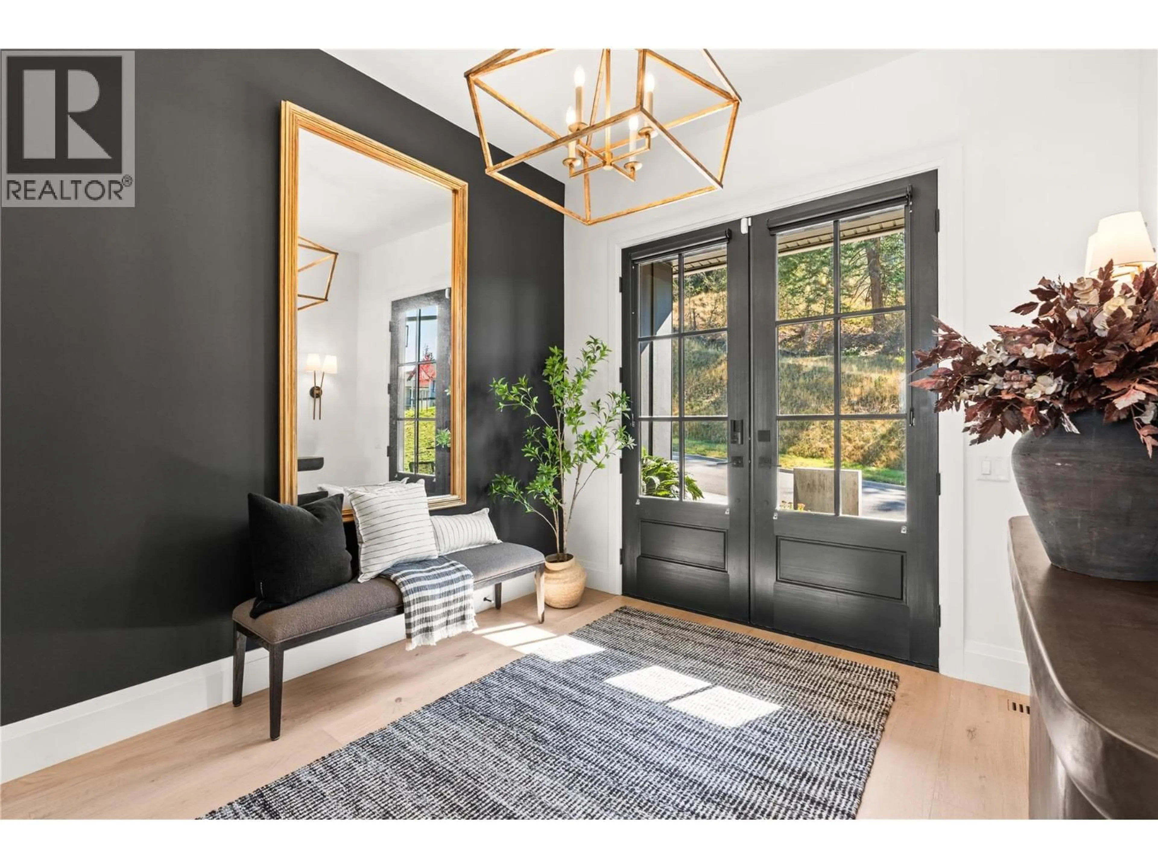 Indoor entryway for 101 DIAMOND WAY, Vernon British Columbia V1H0A2