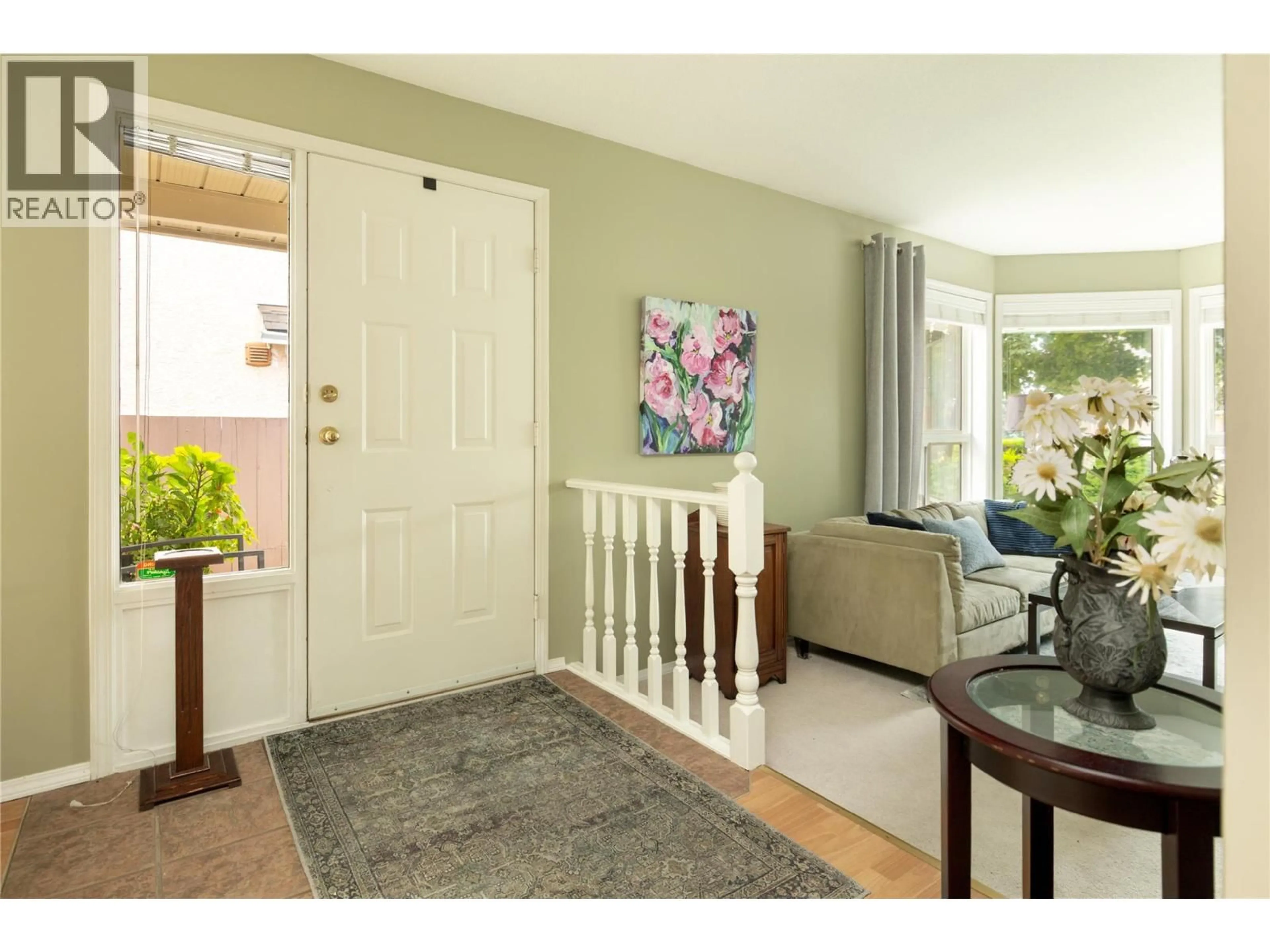 Indoor entryway for 1888 PORTHILL DRIVE, Kelowna British Columbia V1V1R9
