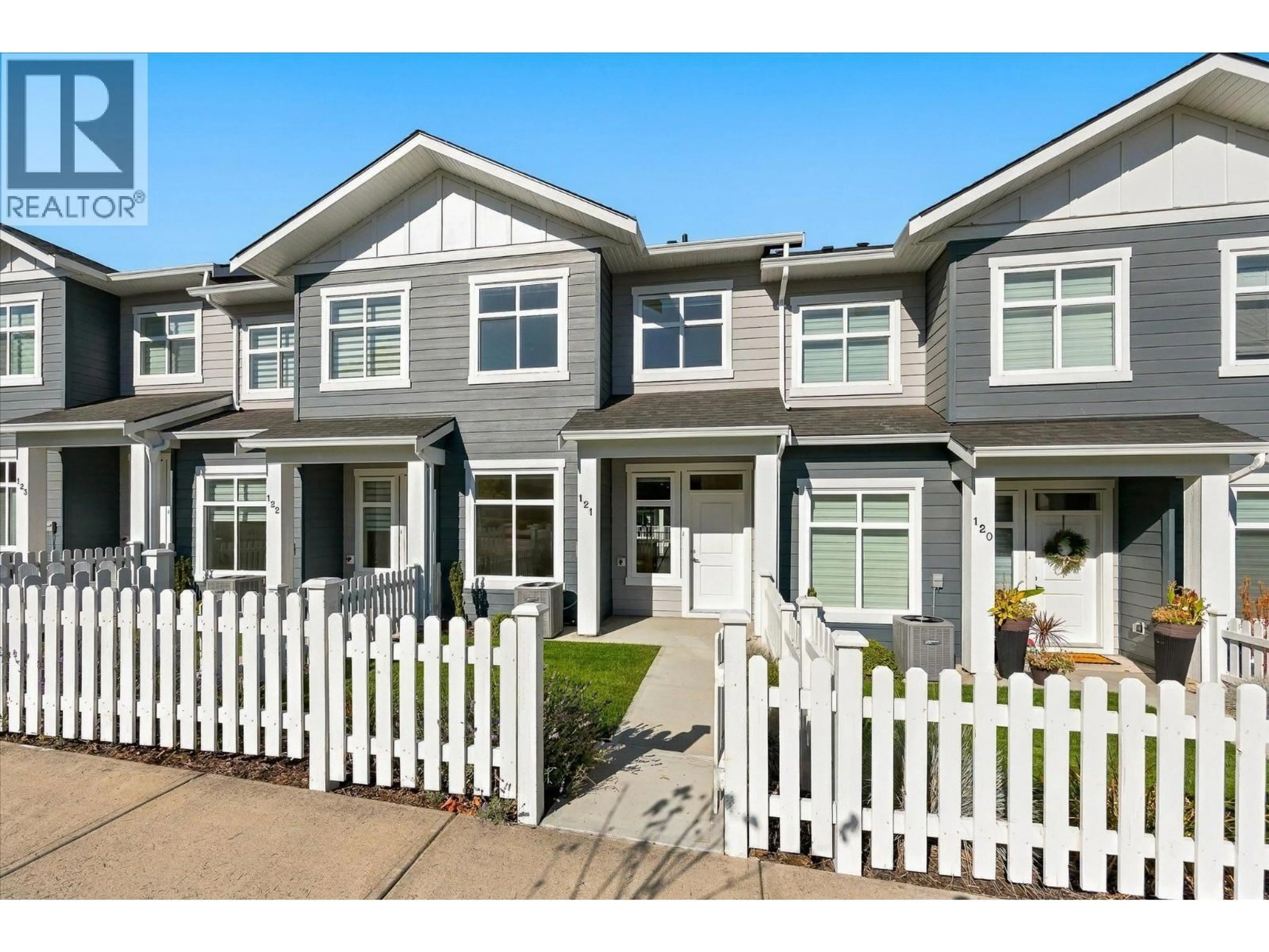 Home with vinyl exterior material, street for 121 - 5300 MAIN STREET, Kelowna British Columbia V1W0C1