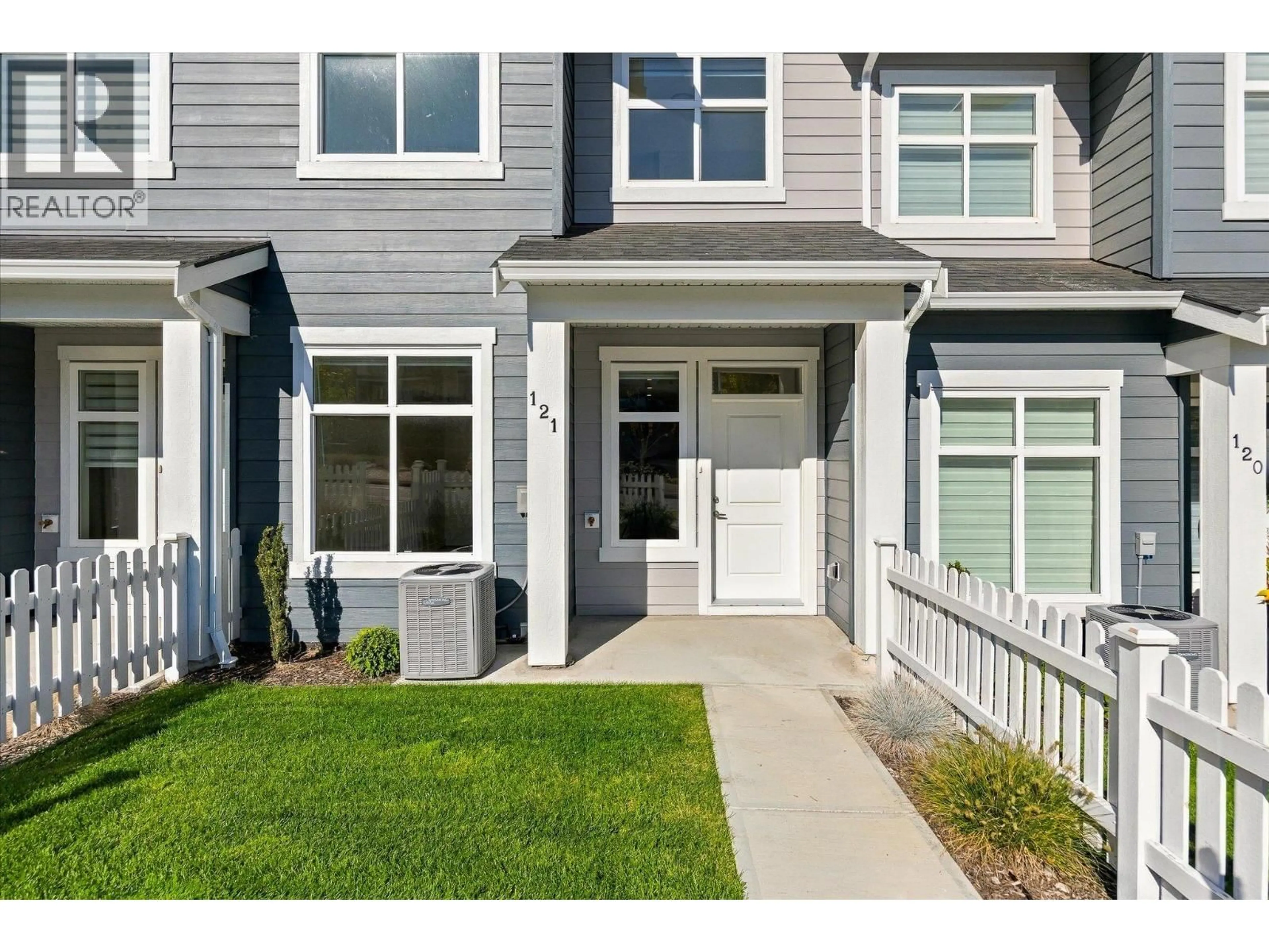 Home with vinyl exterior material, street for 121 - 5300 MAIN STREET, Kelowna British Columbia V1W0C1