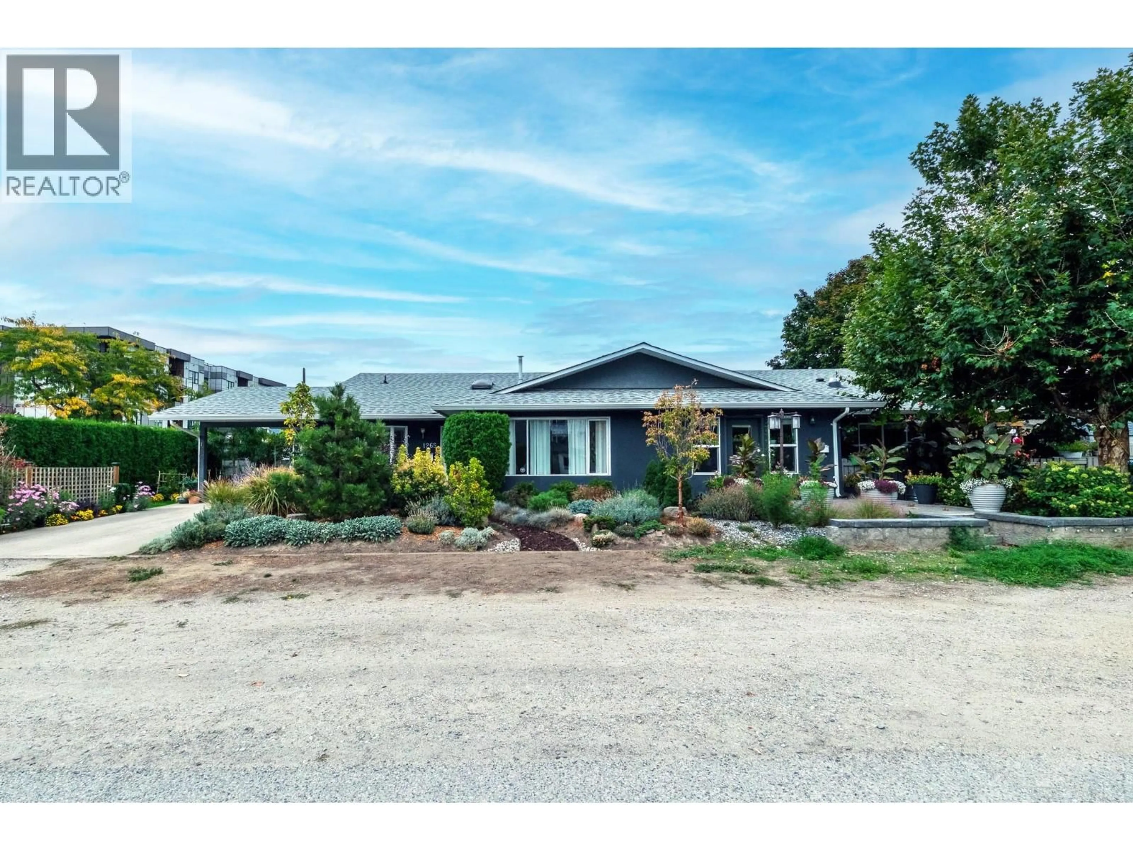 A pic from outside/outdoor area/front of a property/back of a property/a pic from drone, unknown for 1265 GRAHAM STREET, Kelowna British Columbia V1Y8L2
