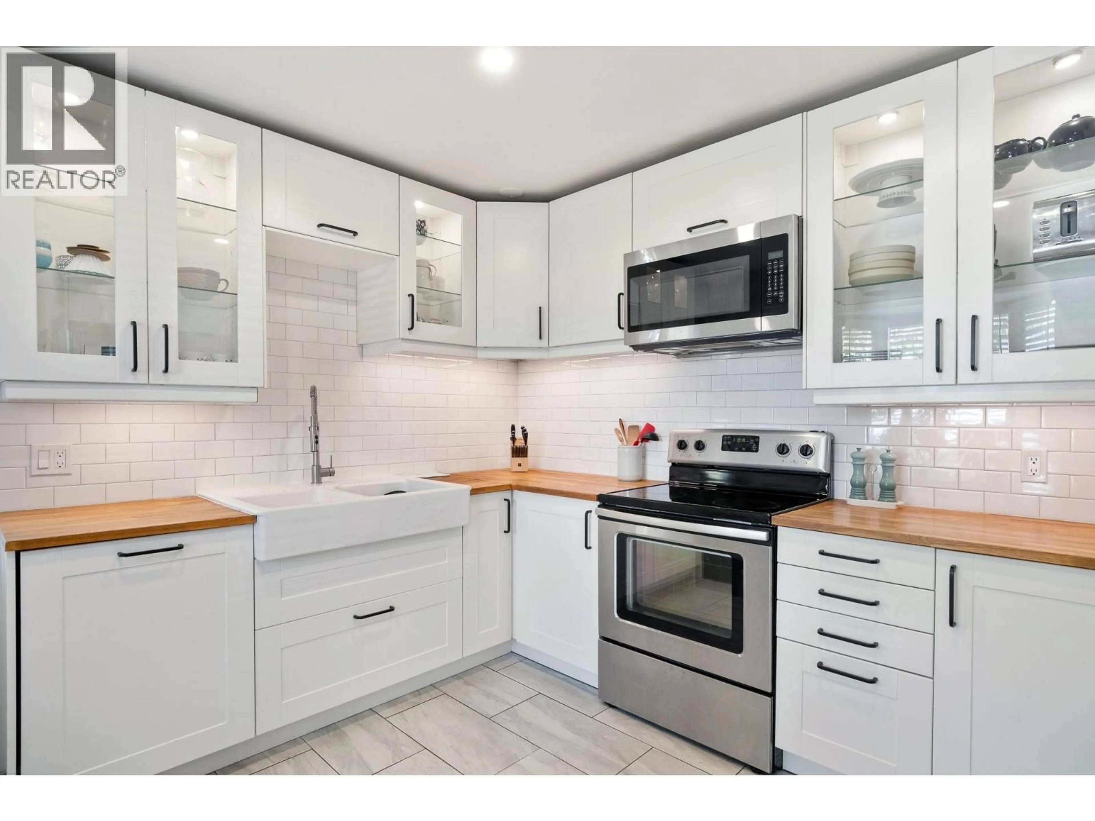 Standard kitchen, unknown for 1265 GRAHAM STREET, Kelowna British Columbia V1Y8L2
