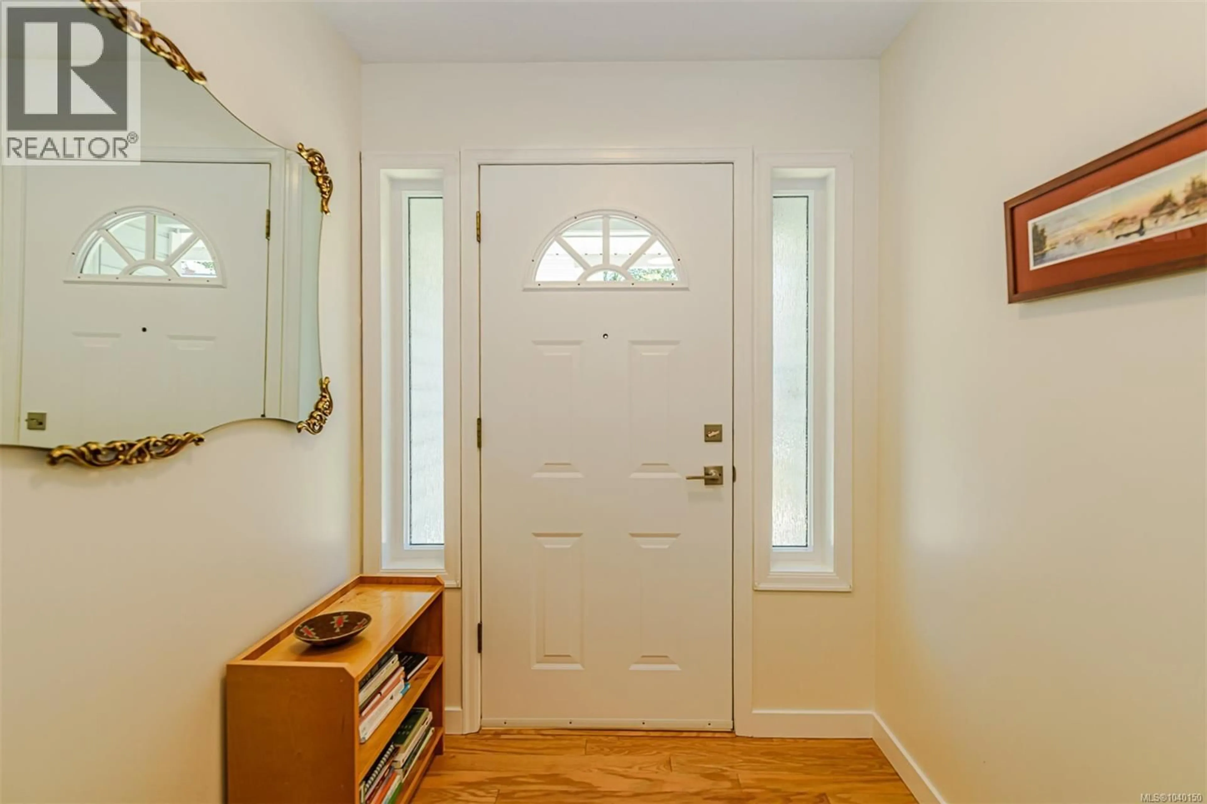 Indoor entryway for 15 - 3966 CEDAR HILL CROSS ROAD, Saanich British Columbia V8P4R5