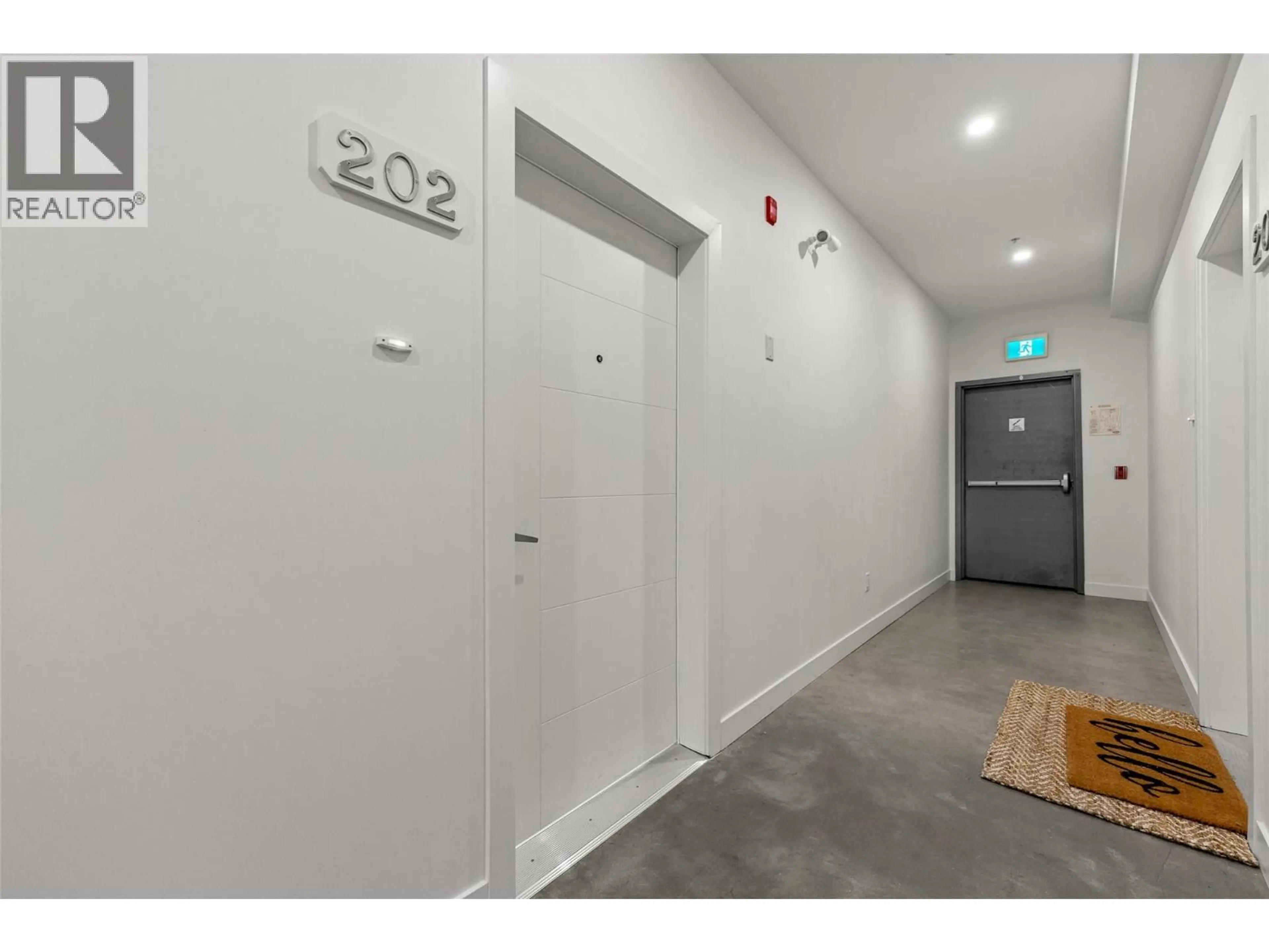 Indoor foyer for 202 - 5300 MAIN STREET, Kelowna British Columbia V1W0C1