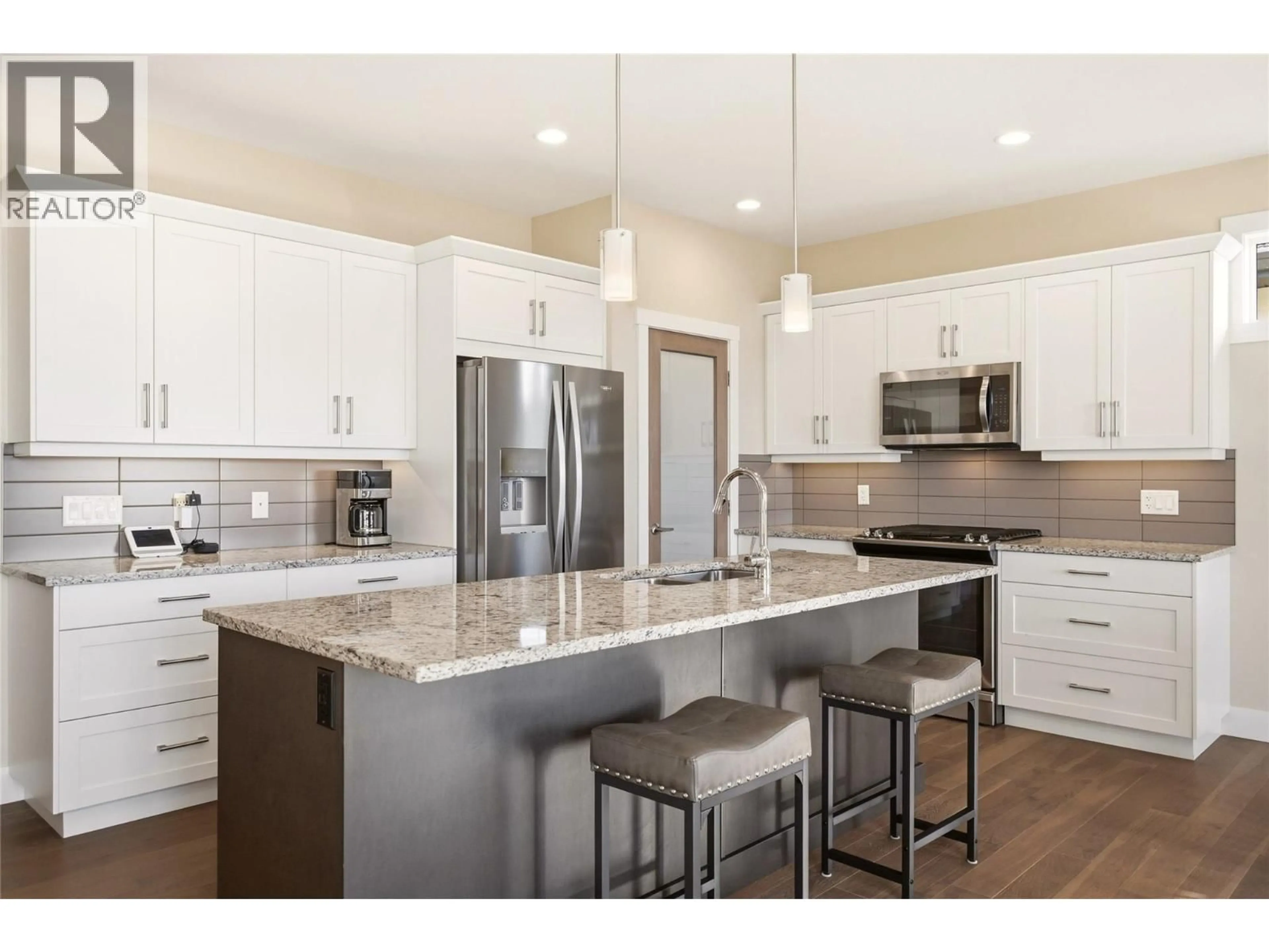 Open concept kitchen, ceramic/tile floor for 1530 WINTER LANE, Kelowna British Columbia V1P1T2