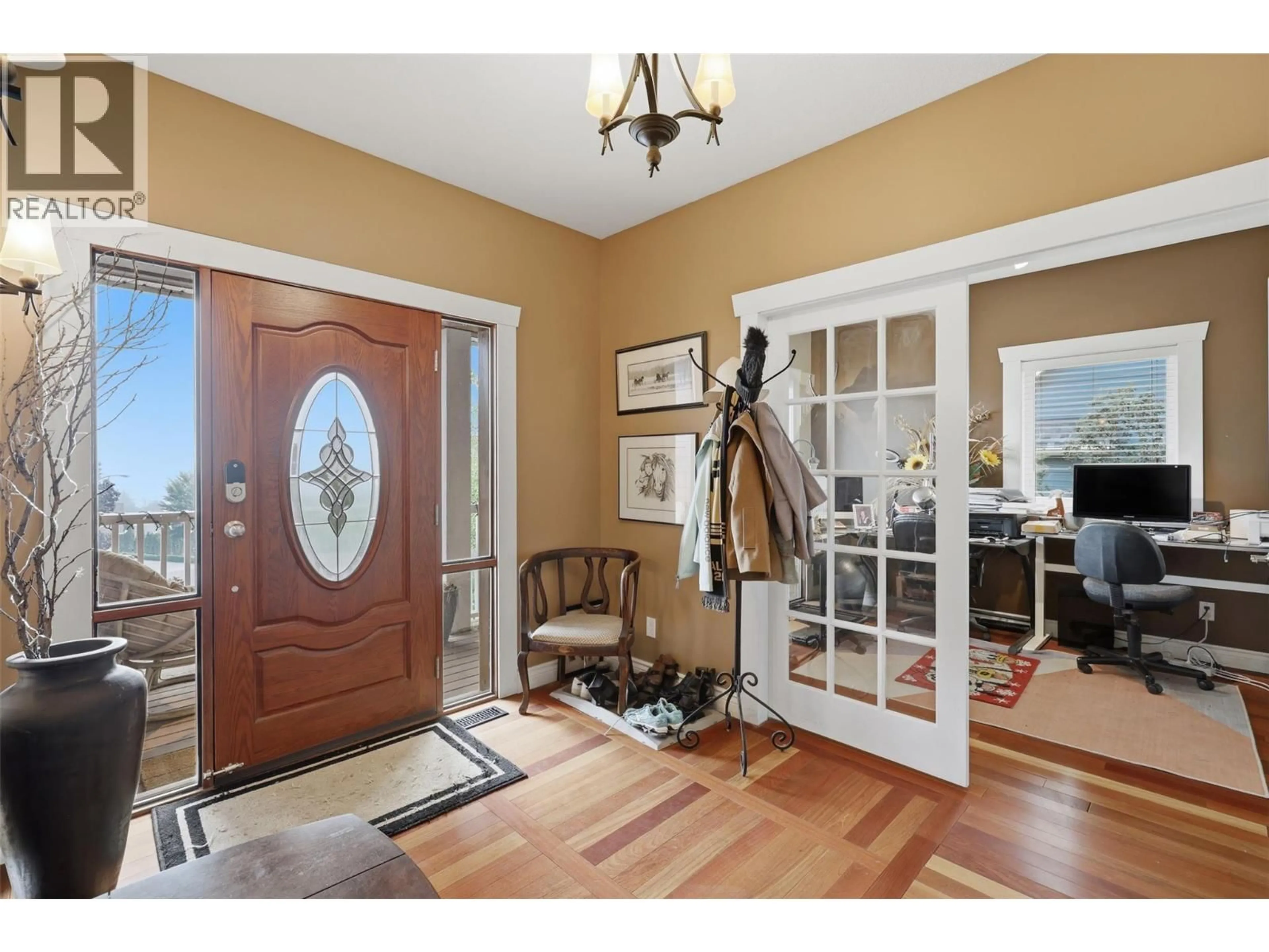 Indoor entryway for 450 AZURE PLACE, Kamloops British Columbia V2E2R2