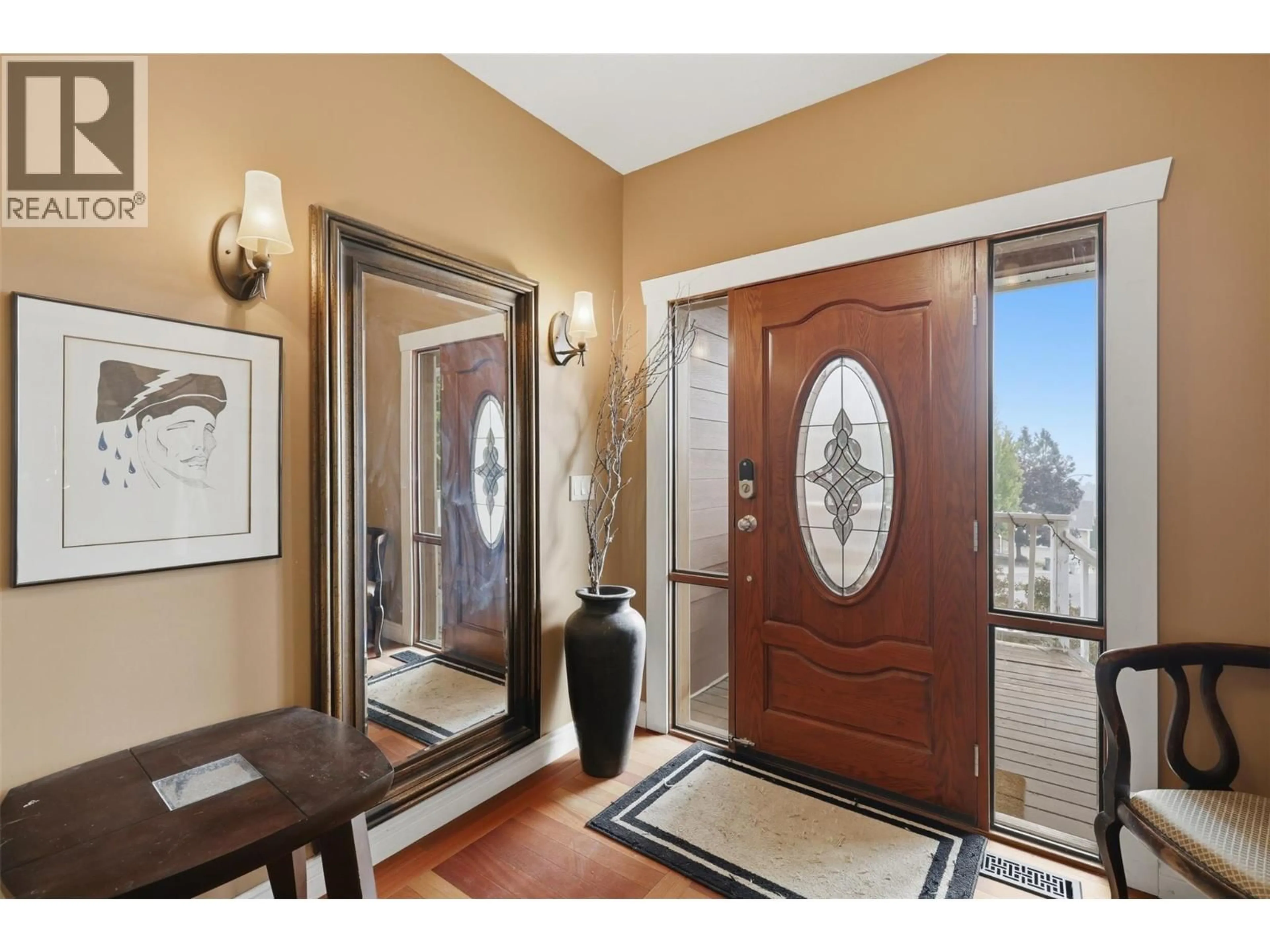 Indoor entryway for 450 AZURE PLACE, Kamloops British Columbia V2E2R2
