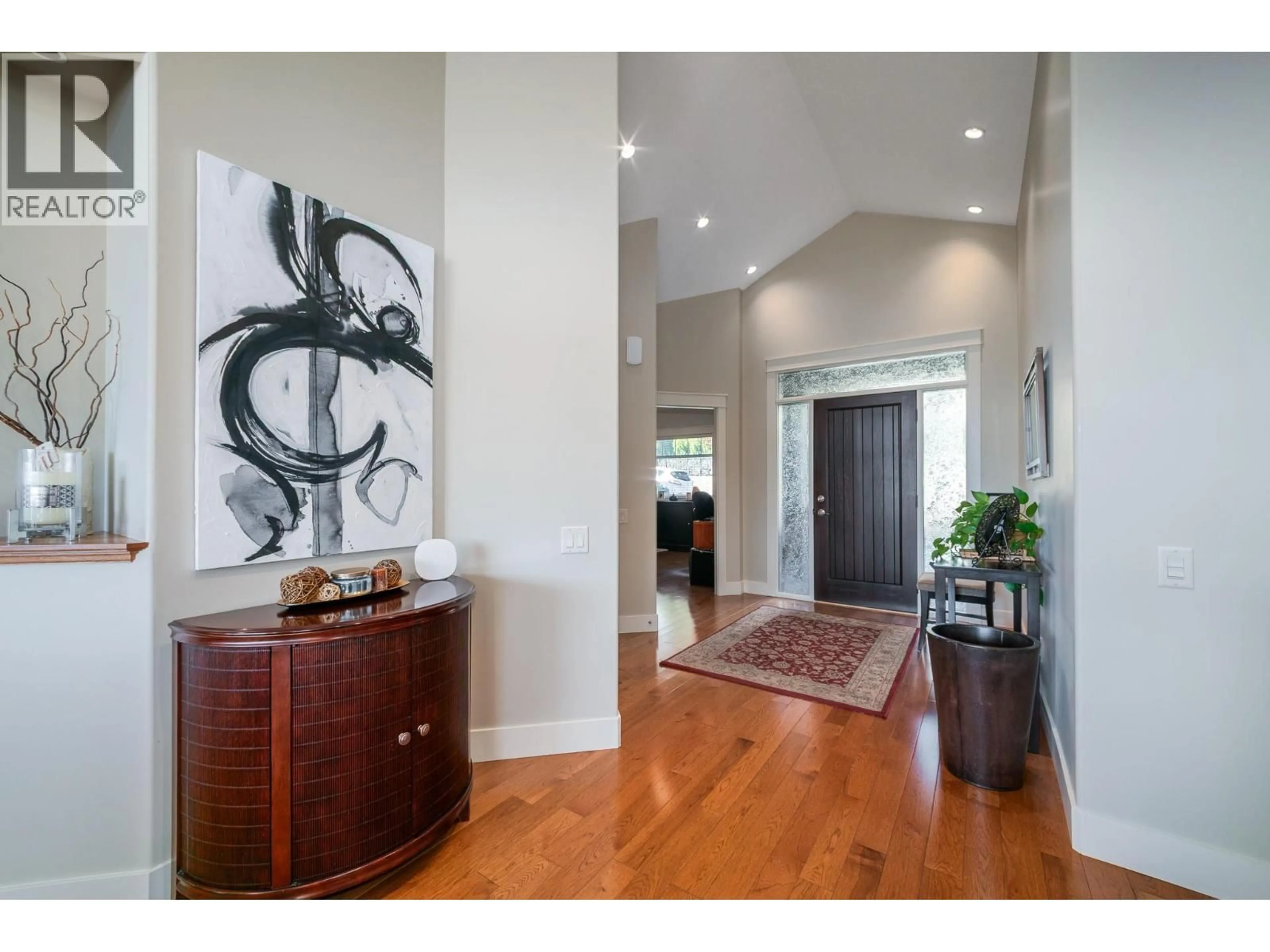 Indoor entryway for 708 TRADITIONS CRESCENT, Kelowna British Columbia V1V2Y2