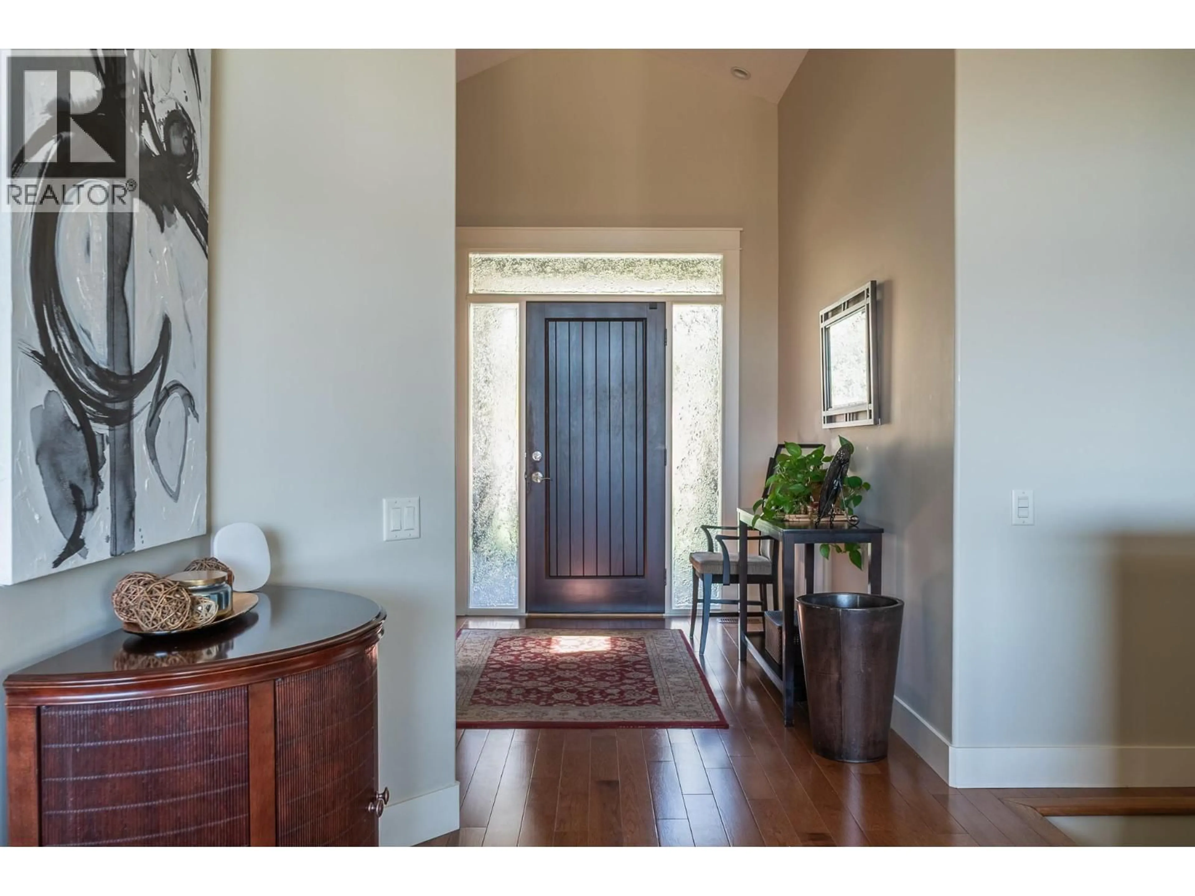 Indoor entryway for 708 TRADITIONS CRESCENT, Kelowna British Columbia V1V2Y2