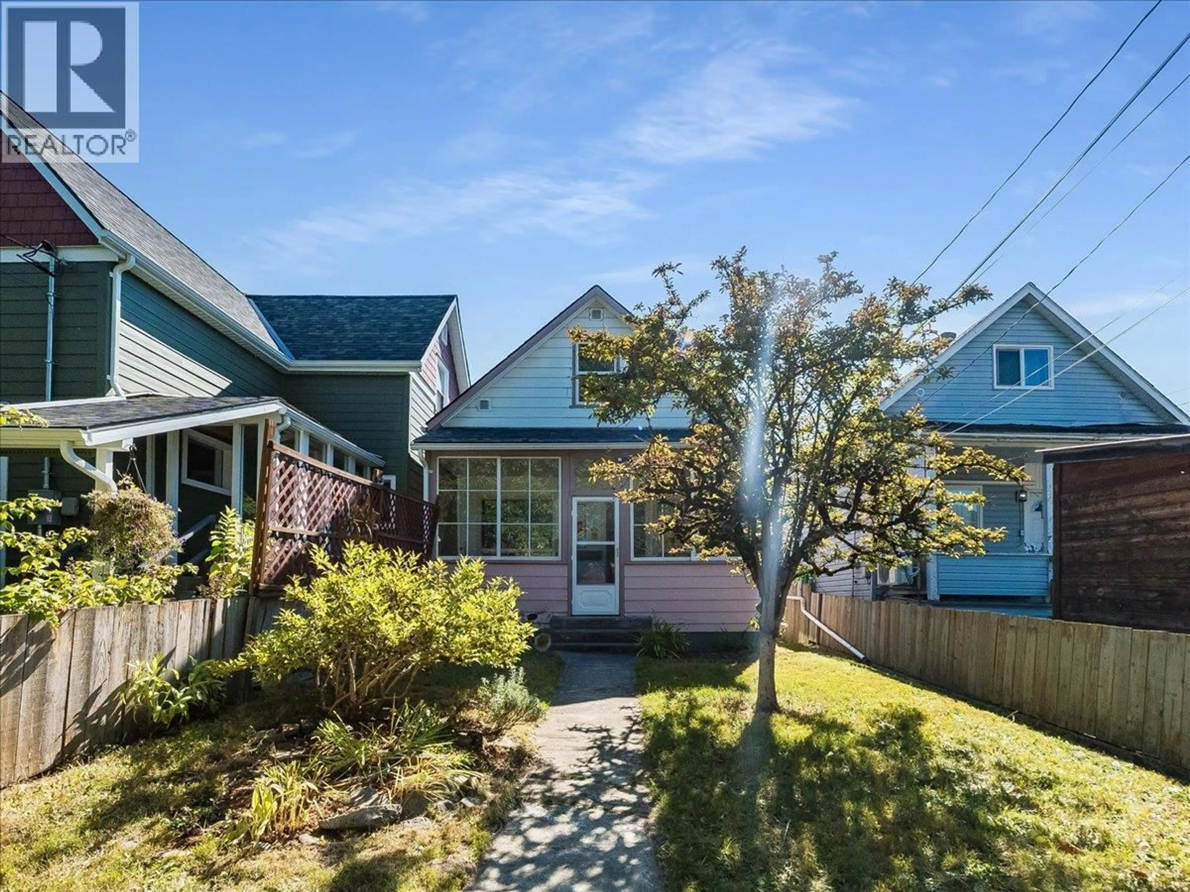 A pic from outside/outdoor area/front of a property/back of a property/a pic from drone, street for 414 MILL STREET, Nelson British Columbia V1L4R9