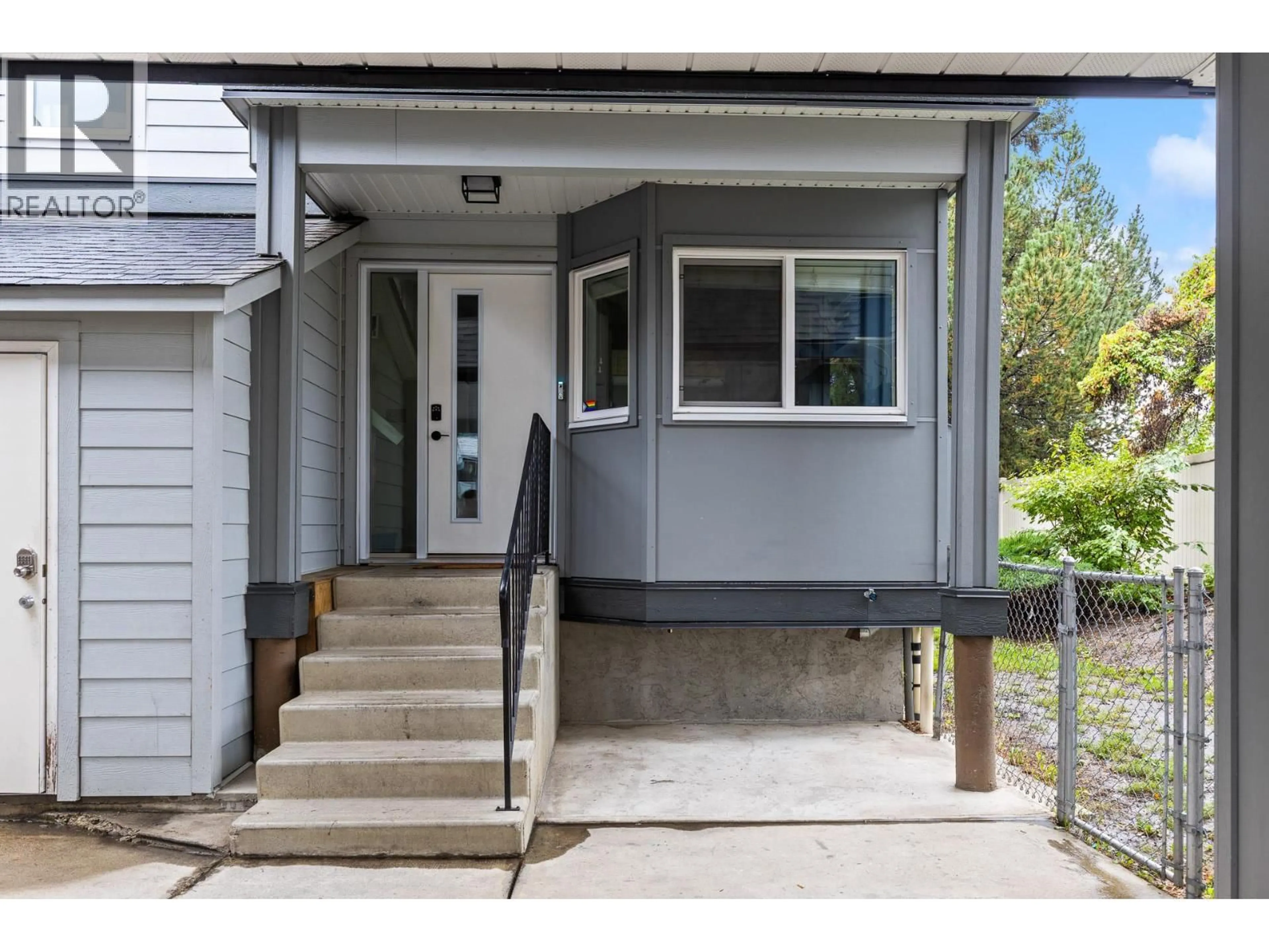 Indoor entryway for 201 - 2125 BURTCH ROAD, Kelowna British Columbia V1Y8N1