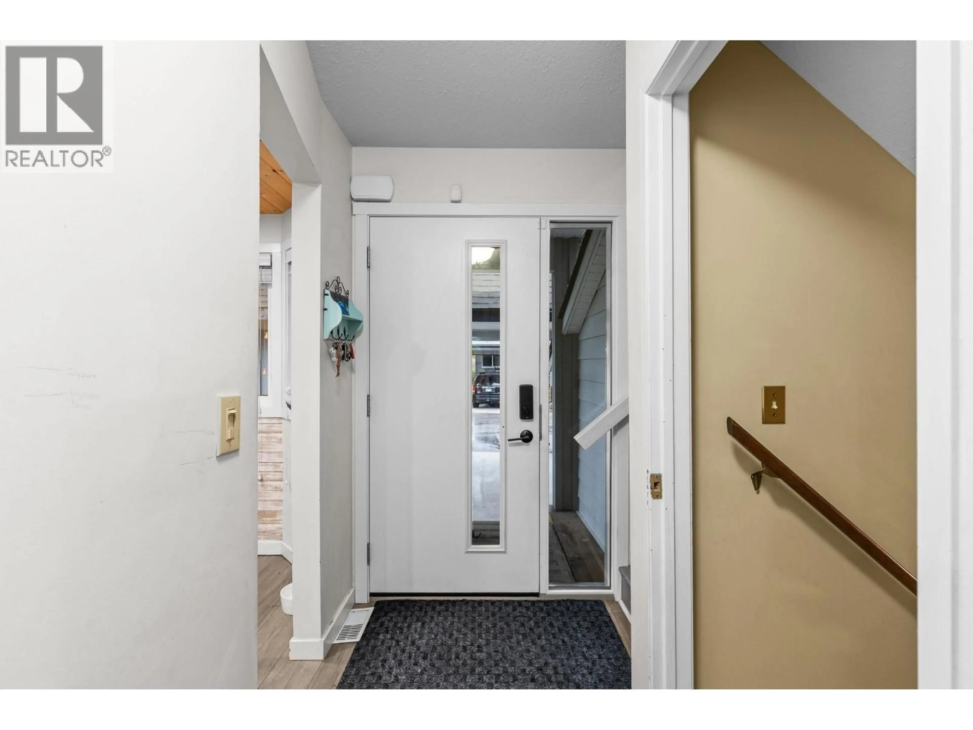 Indoor entryway for 201 - 2125 BURTCH ROAD, Kelowna British Columbia V1Y8N1