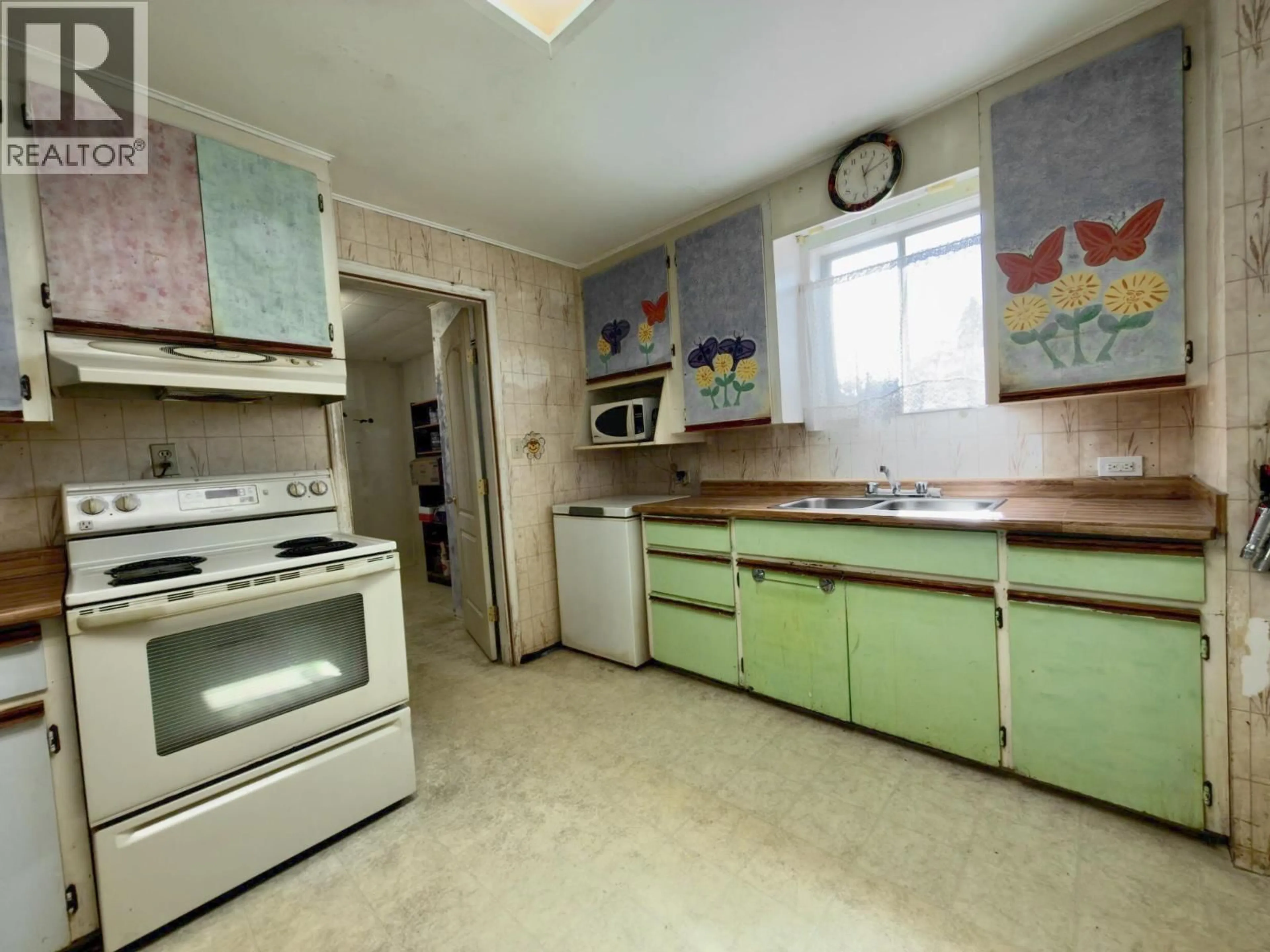 Standard kitchen, unknown for 875 TILTON AVENUE, Oliver British Columbia V0H1T0