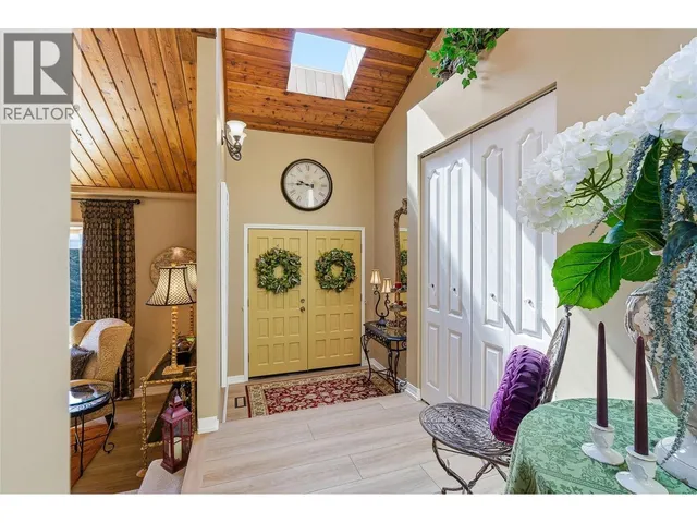 2463 IRVINE AVENUE, Merritt 3
