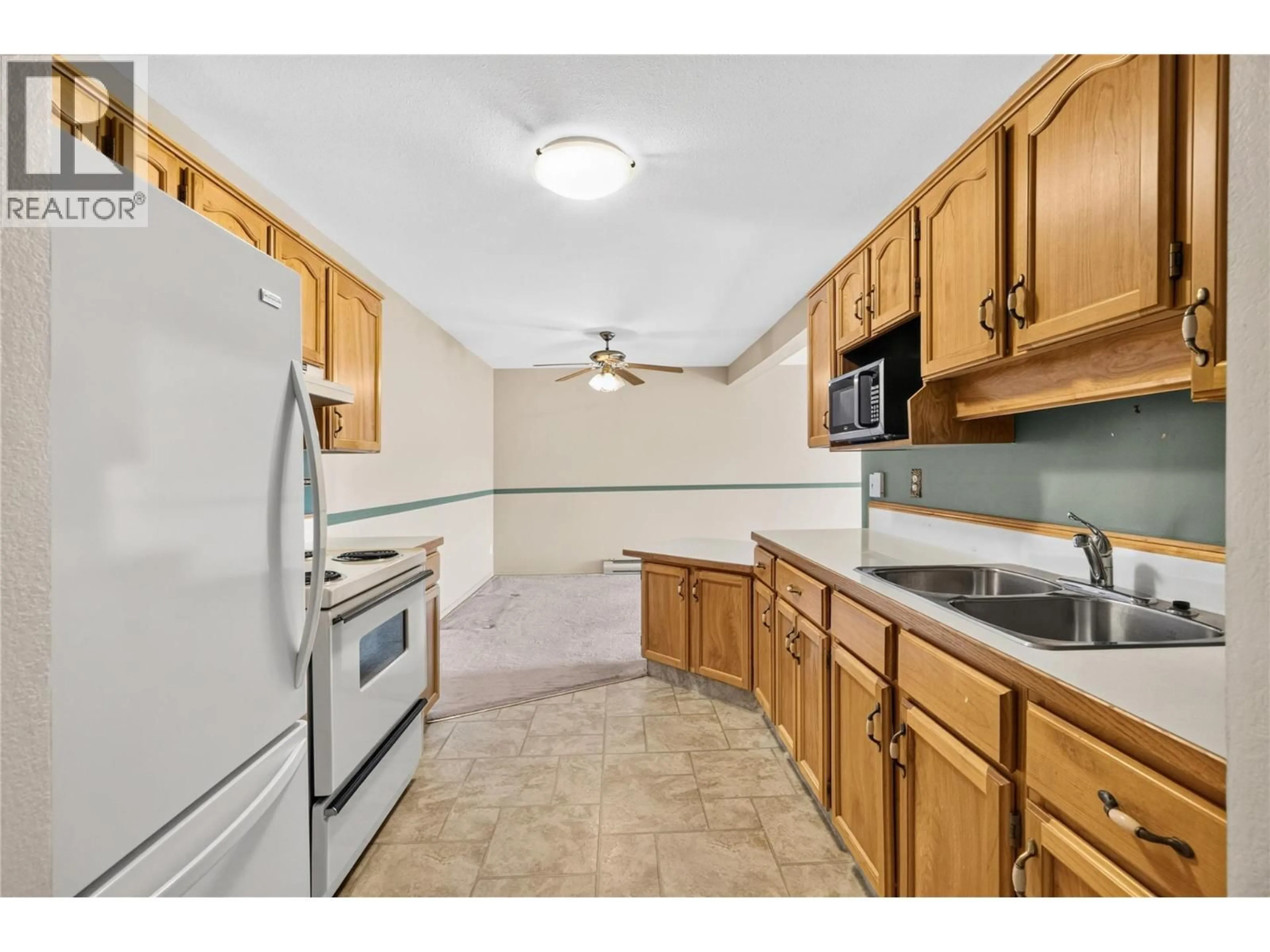 Standard kitchen, unknown for 204 - 133 WINNIPEG STREET, Penticton British Columbia V2A6L2
