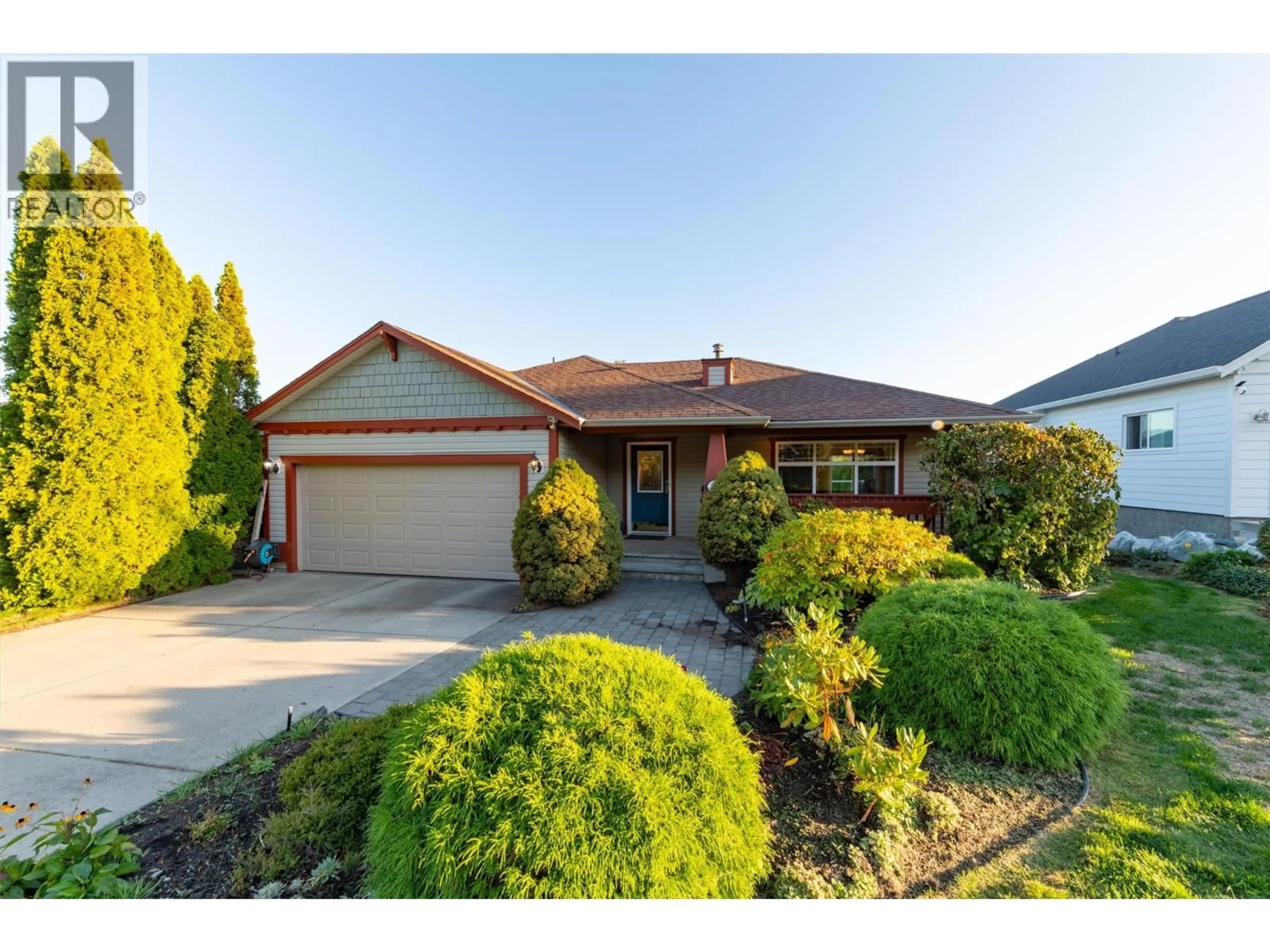 Home with vinyl exterior material, street for 2605 COPPER RIDGE DRIVE, West Kelowna British Columbia V4T2M8