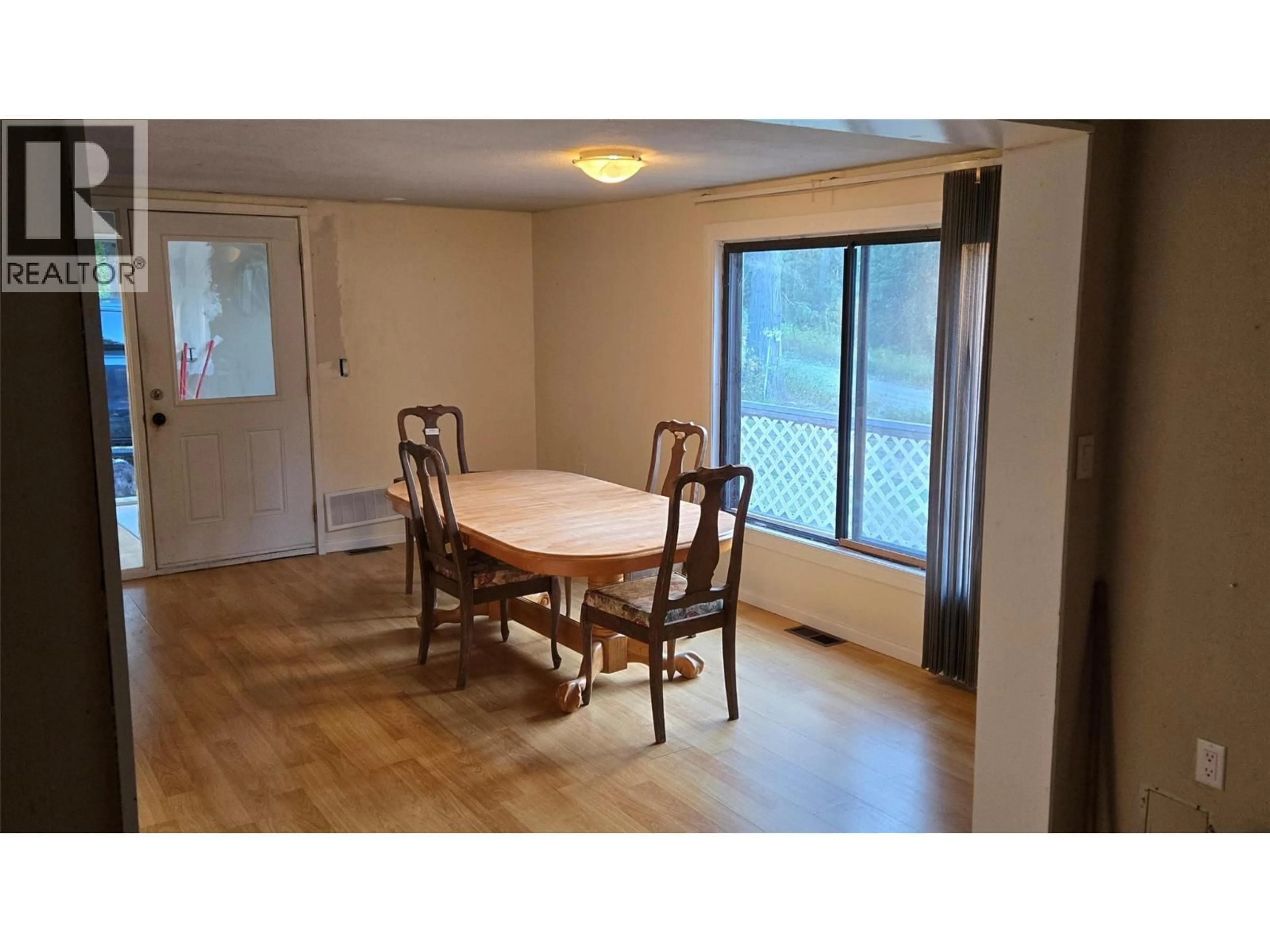 Dining room, wood/laminate floor for 115 LOWER FAUQUIER ROAD, Fauquier British Columbia V0G1K0