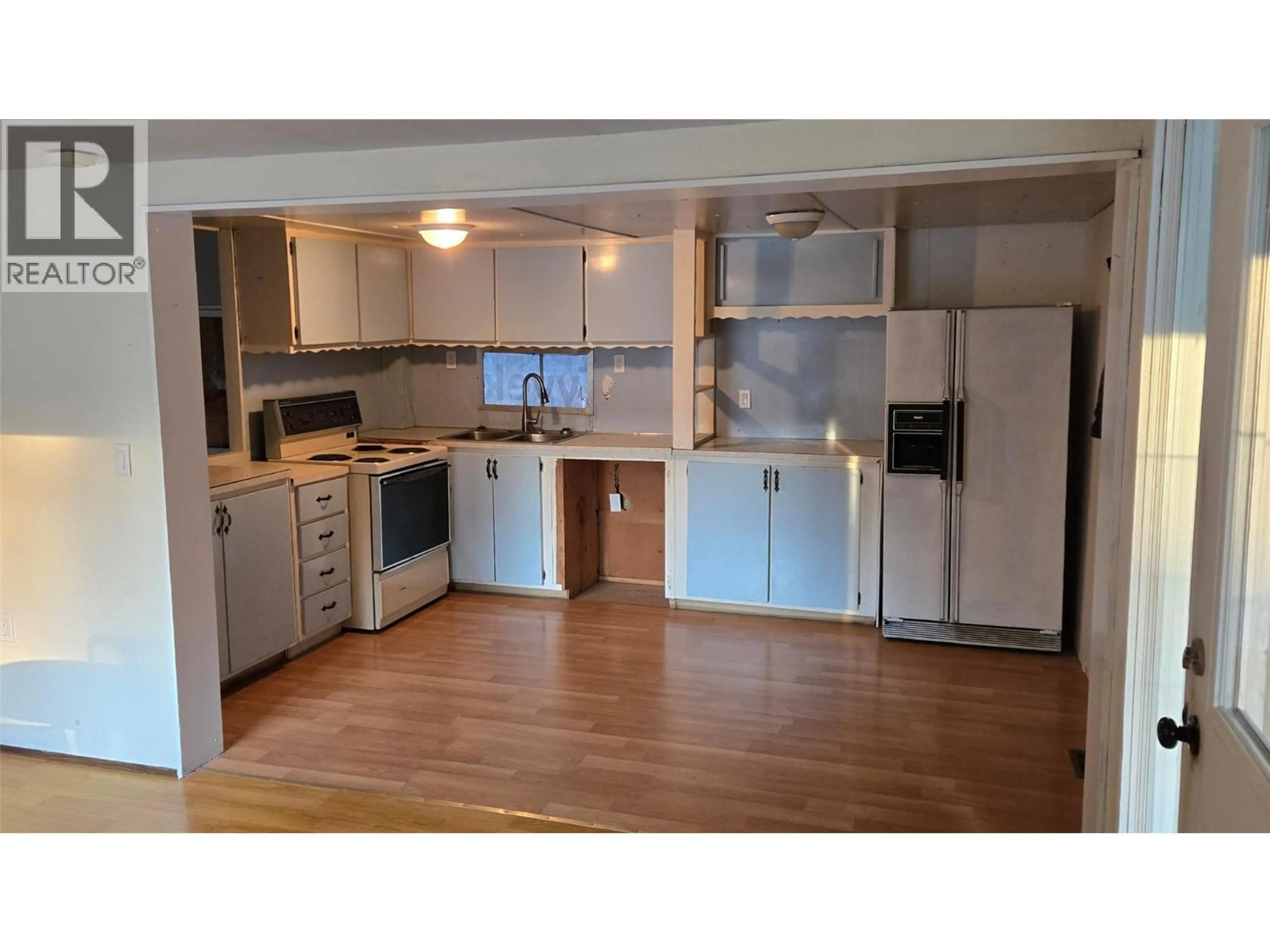 Standard kitchen, wood/laminate floor for 115 LOWER FAUQUIER ROAD, Fauquier British Columbia V0G1K0