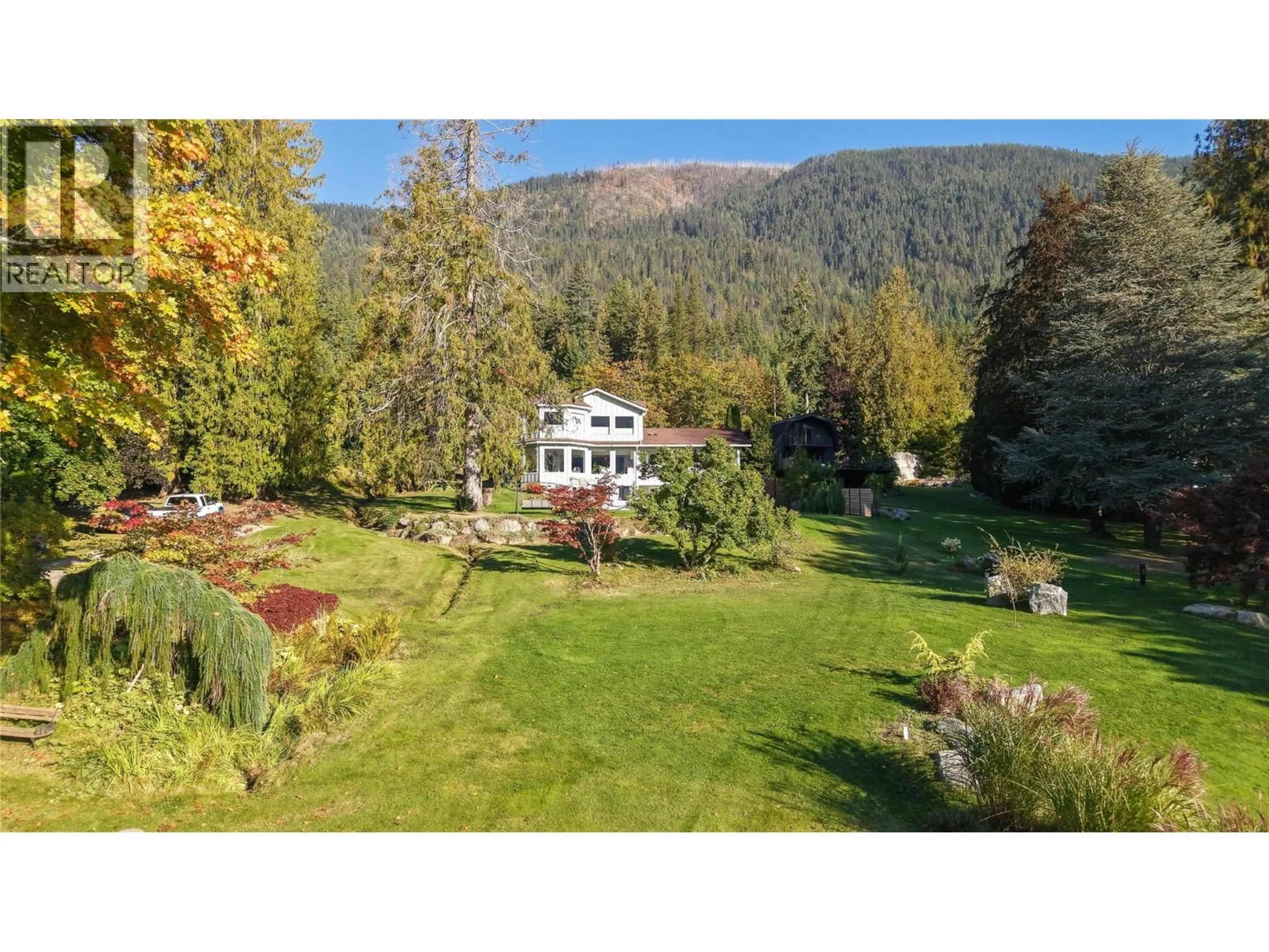 A pic from outside/outdoor area/front of a property/back of a property/a pic from drone, mountain view for 4161 HEROUX ROAD, Nelson British Columbia V1L6N5