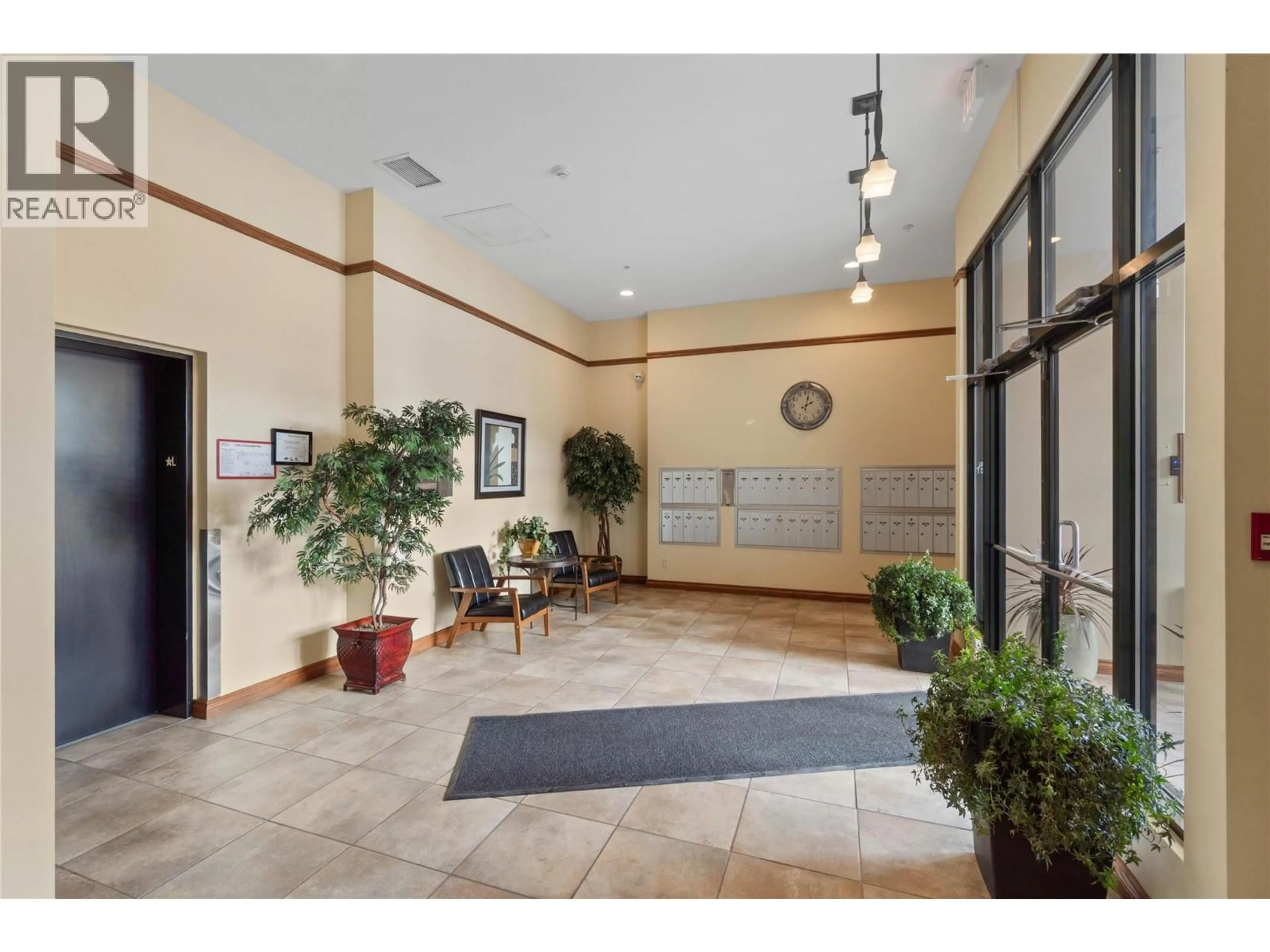 Indoor foyer for 207 - 1390 HILLSIDE DRIVE, Kamloops British Columbia V2E0A6