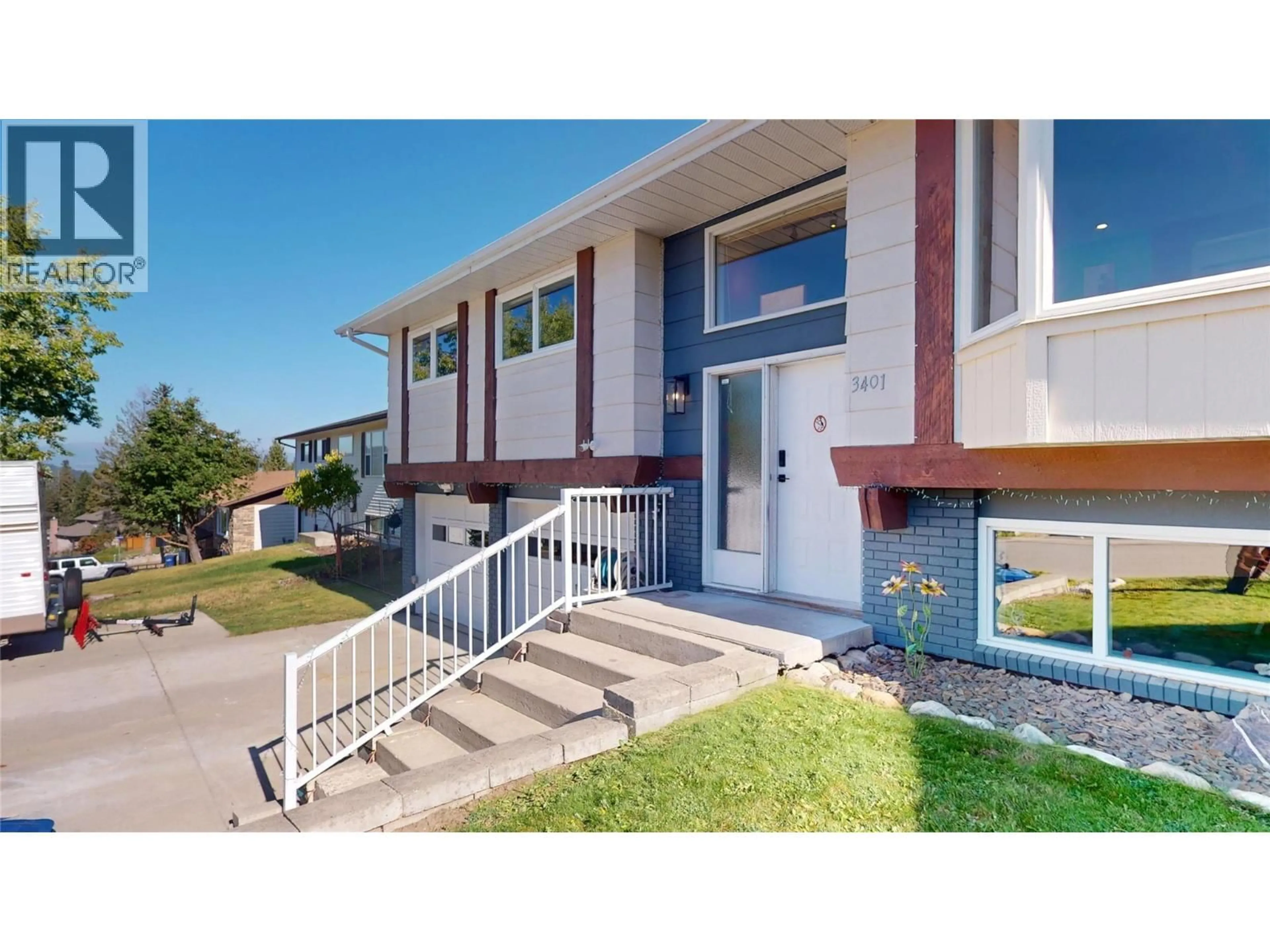 Home with vinyl exterior material, street for 3401 MOUNT ROYAL DRIVE NORTH, Cranbrook British Columbia V1C5R5