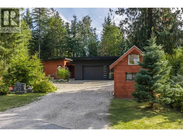 2077 UPLANDS ROAD, Revelstoke 3