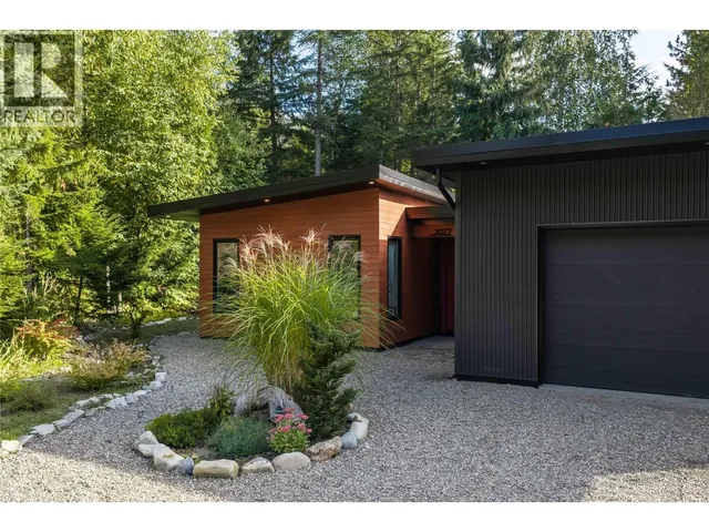 2077 UPLANDS ROAD, Revelstoke 5
