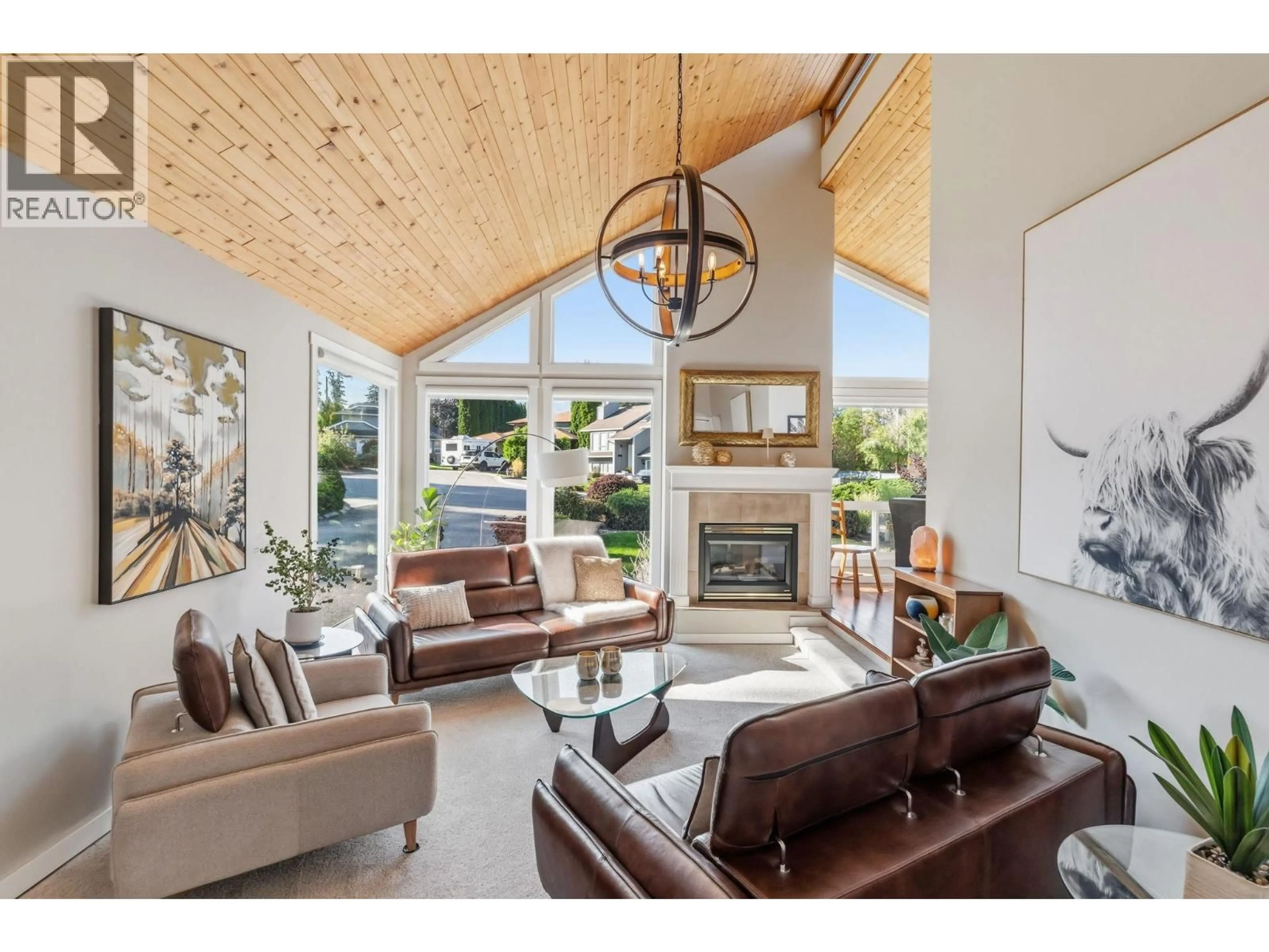 Living room with furniture, unknown for 710 TOZER COURT, Kelowna British Columbia V1W2P8